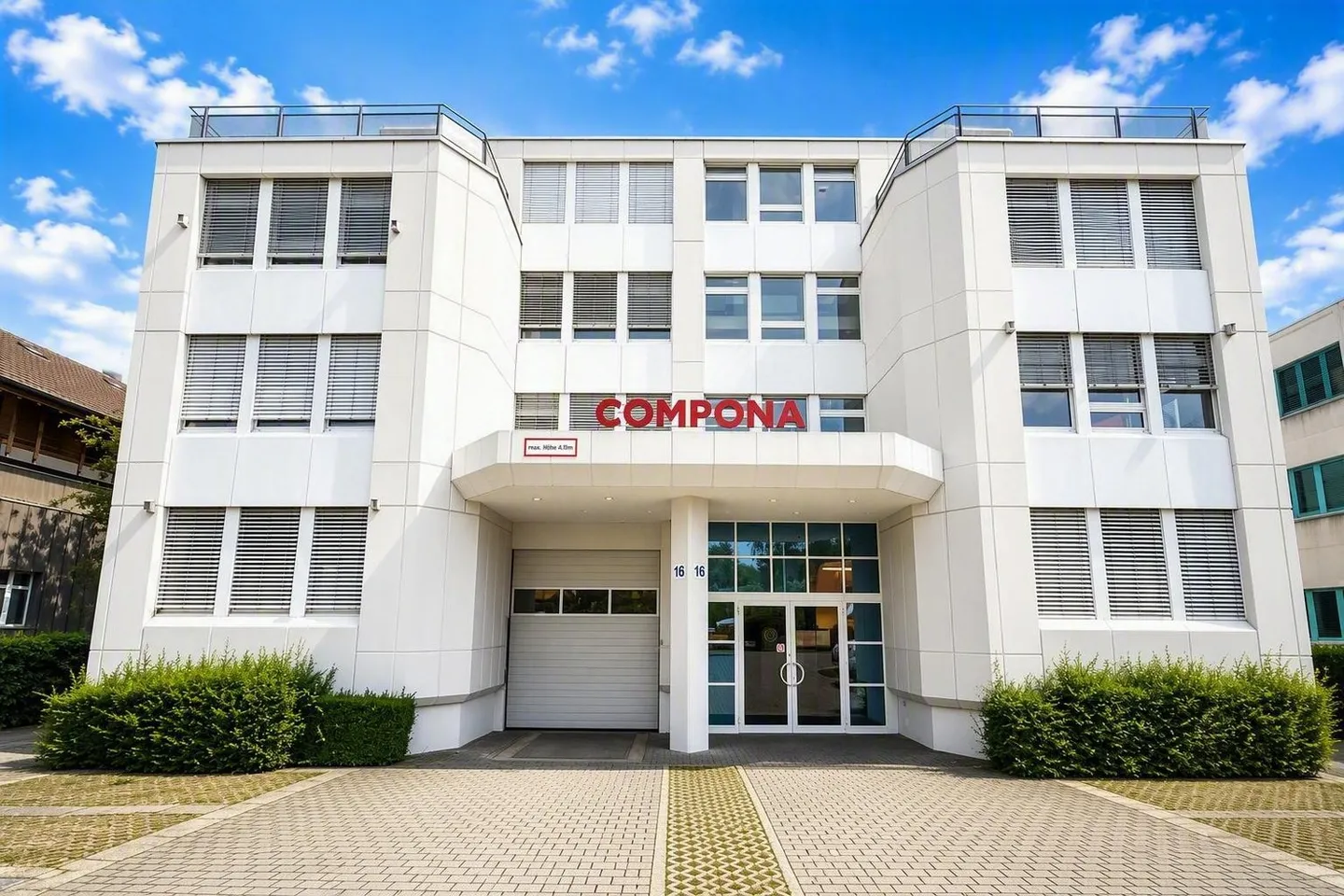 Bâtiment commercial polyvalent - Photo 2 sur 8