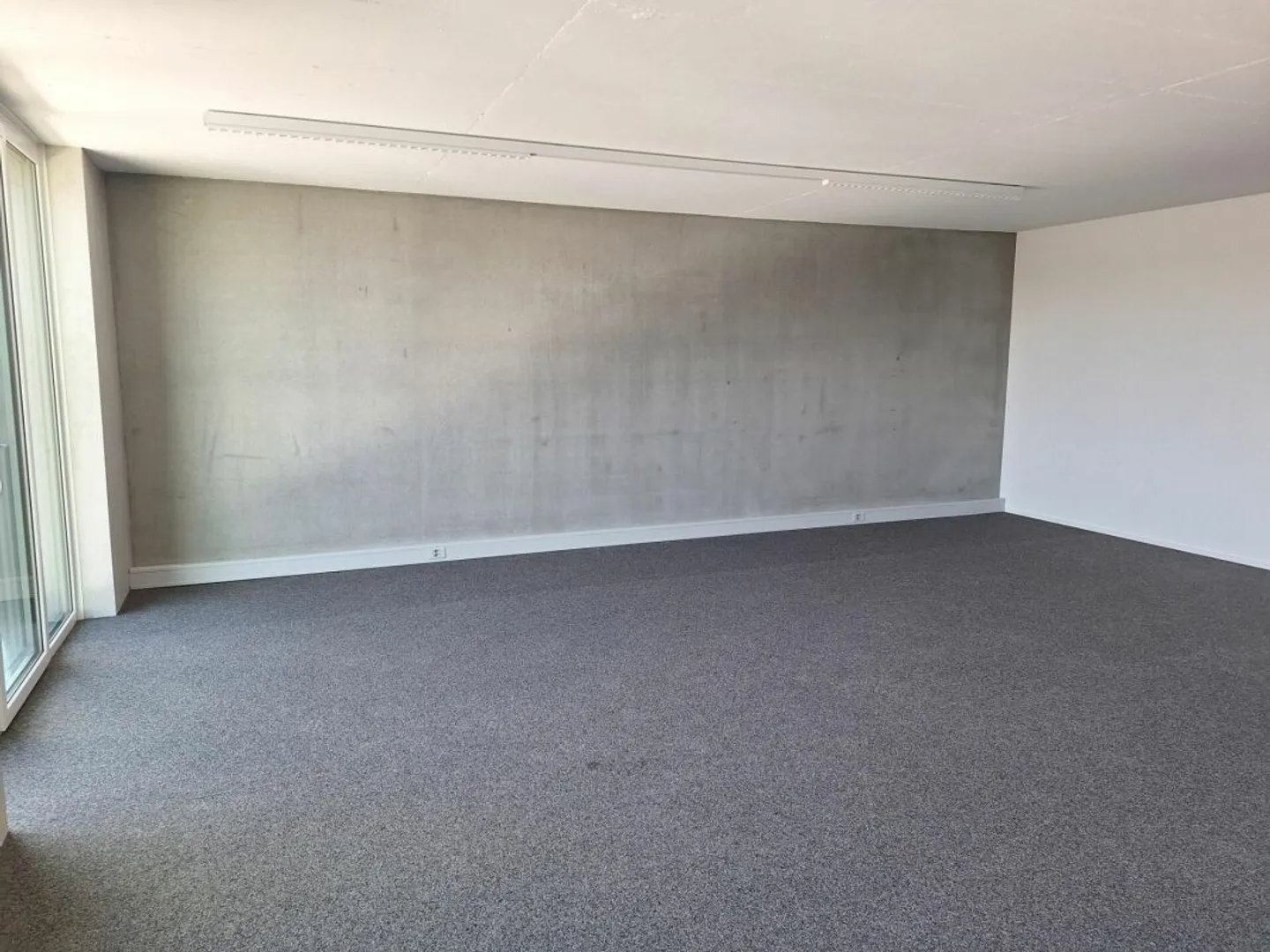 Luminoso spazio ufficio di 53 m² in posizione centrale in un edificio commerciale - Foto 3 di 4