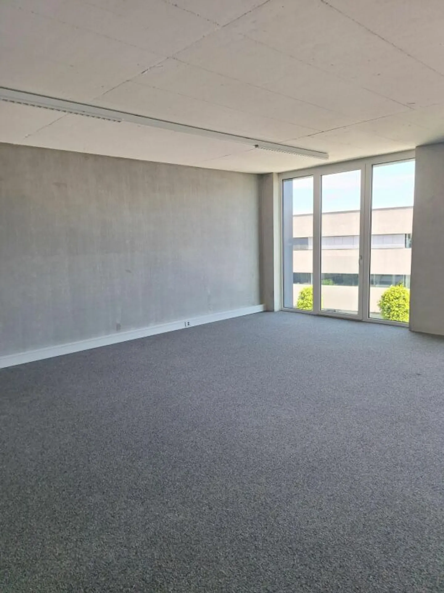 Luminoso spazio ufficio di 53 m² in posizione centrale in un edificio commerciale - Foto 2 di 4