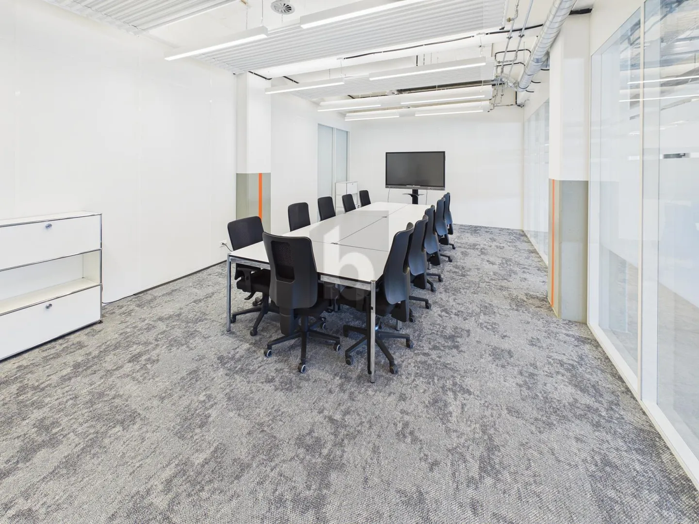 SPACIOUS, MODERN AND VERSATILE - Photo 5 of 6
