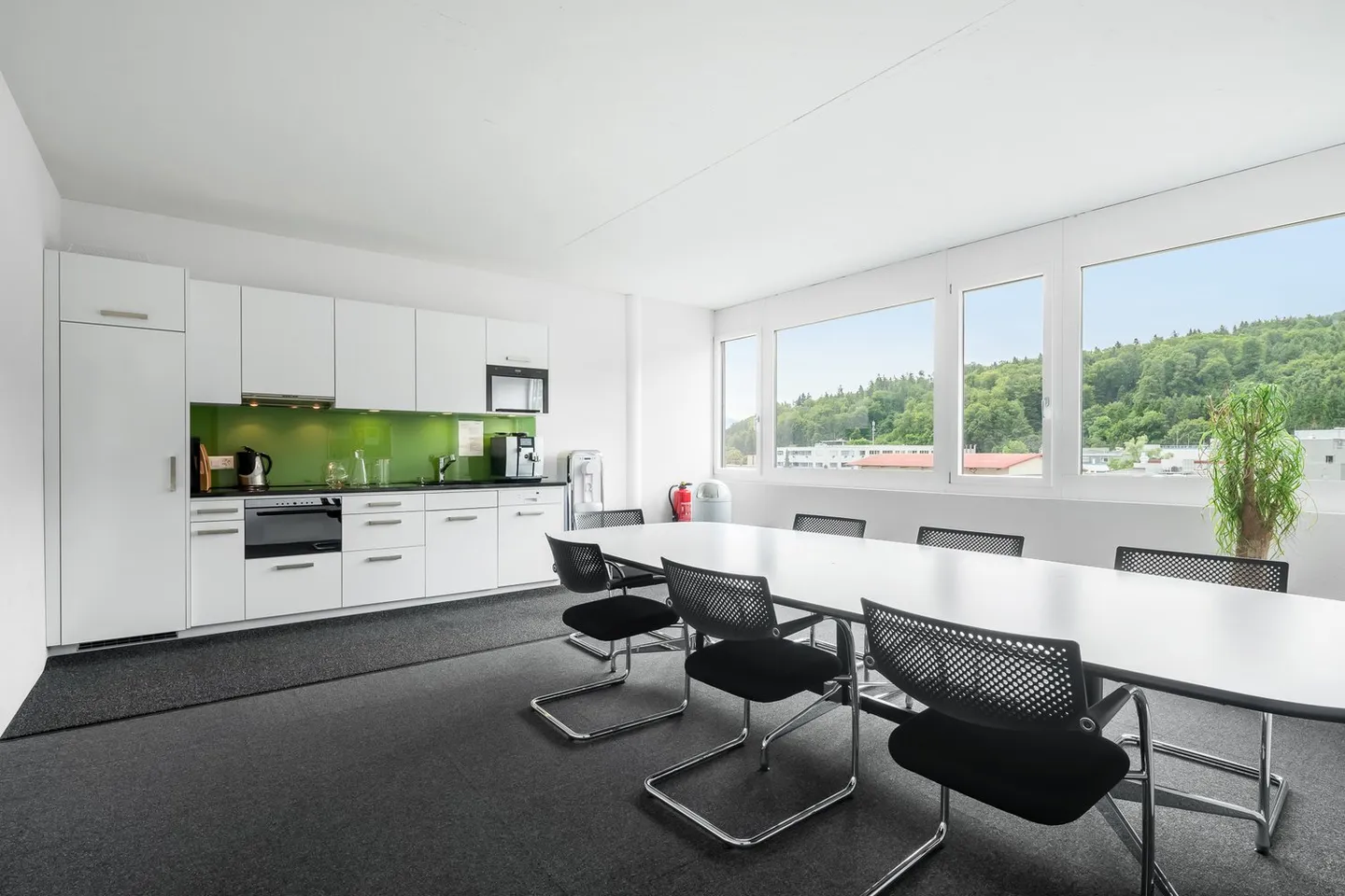 Looking for a successful location? Office space in an exclusive location - Photo 6 of 9