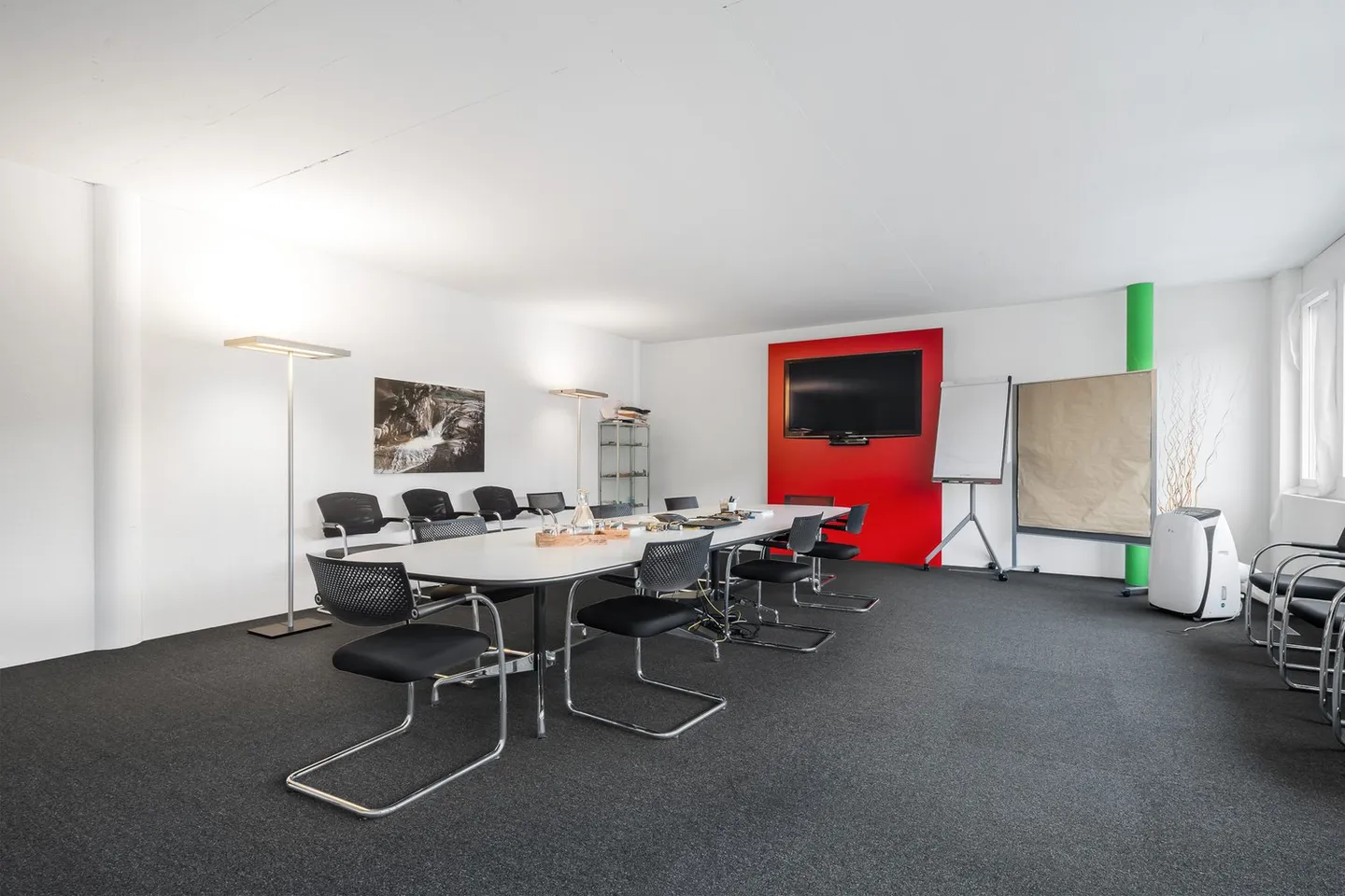 First-class commercial space for your business - Photo 5 of 8