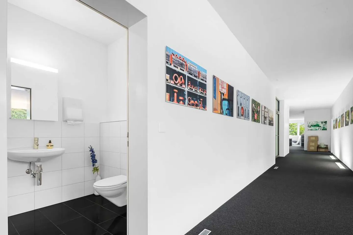 First-class commercial space for your business - Photo 6 of 8