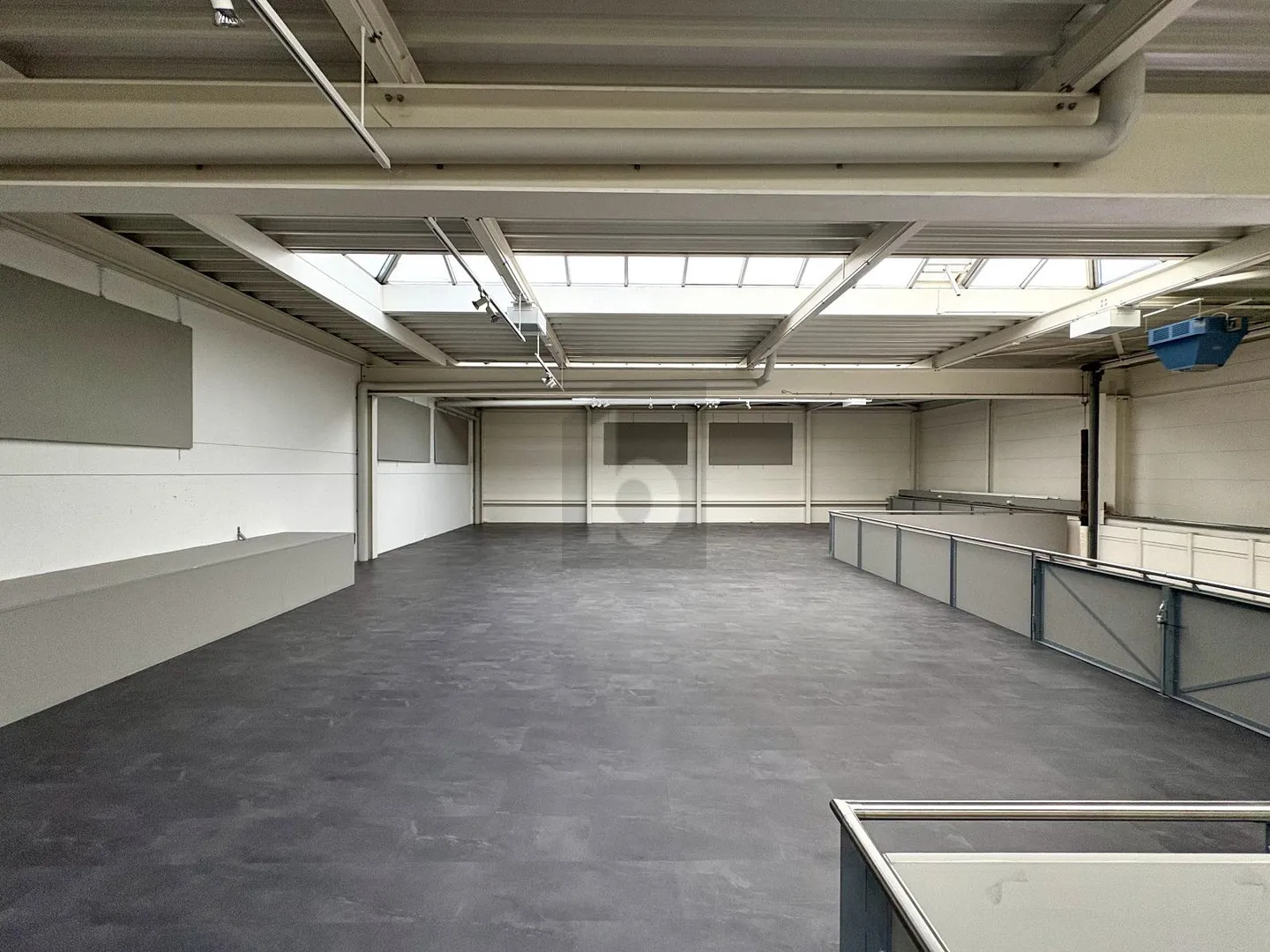 SPACIOUS AND VERSATILE - Photo 3 of 6