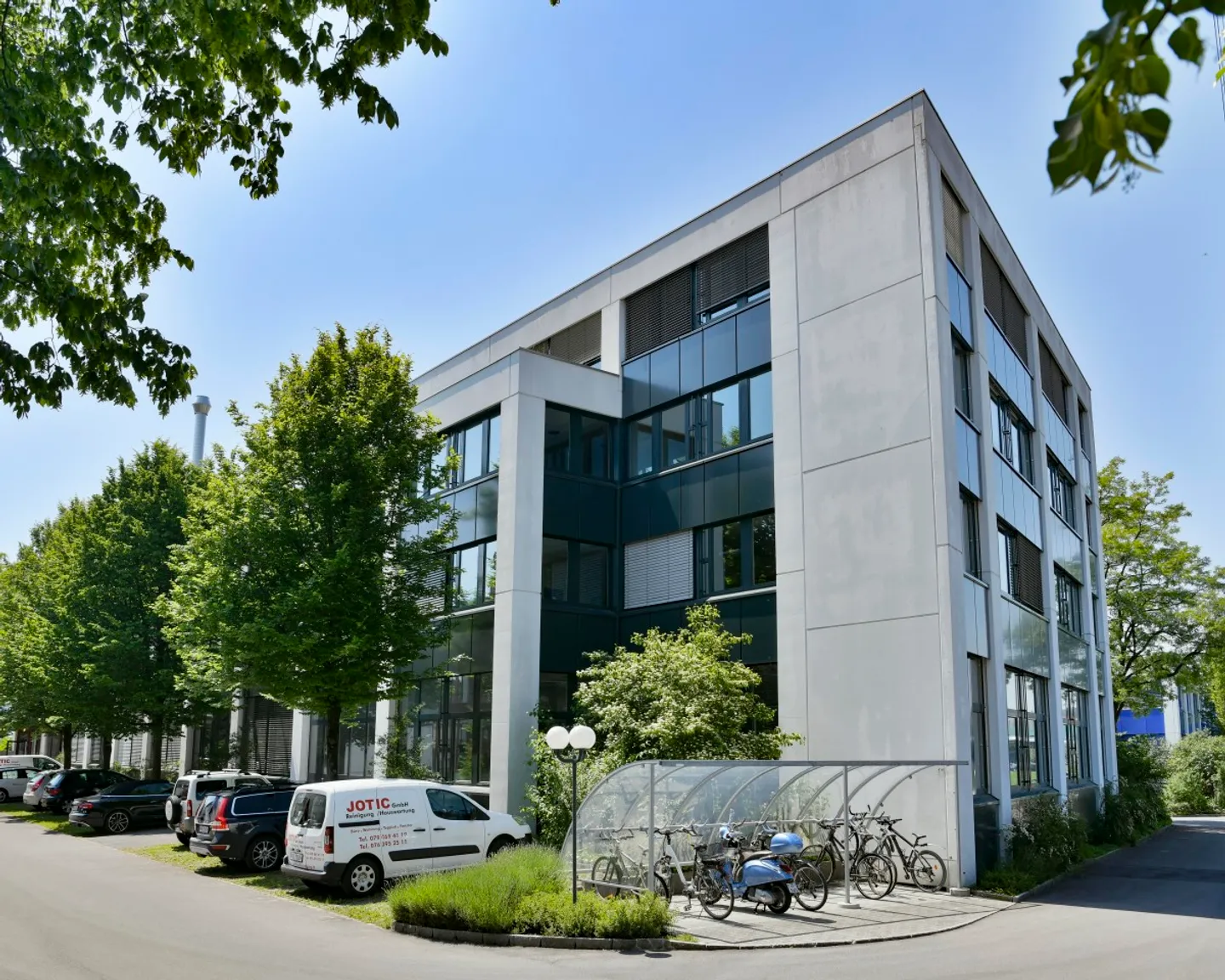 Modern office space near Zugerland and Steinhausen train station - Photo 11 of 11