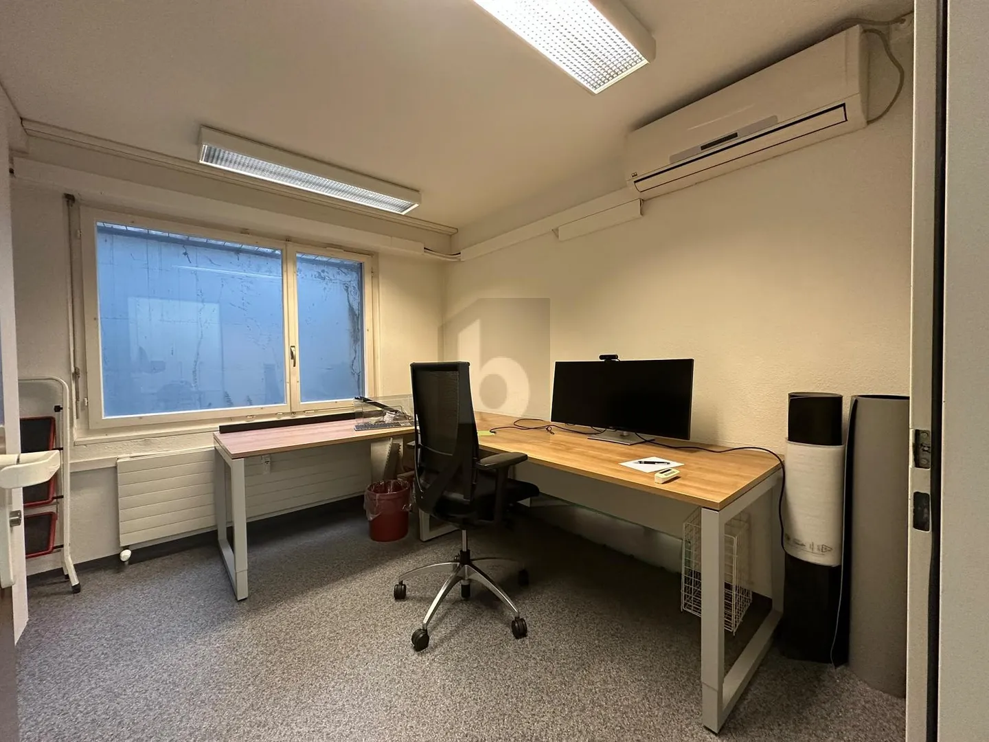 Zentrale Bürofläche mit Annehmlichkeiten - Foto 4 von 6