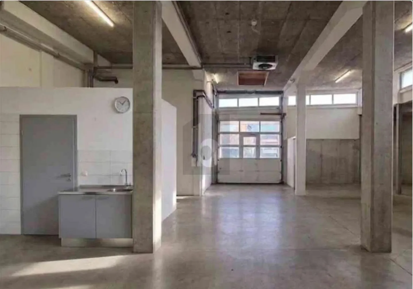 VERY BEAUTIFUL INDUSTRIAL SPACE FOR CRAFTSMANSHIP - Photo 3 of 6
