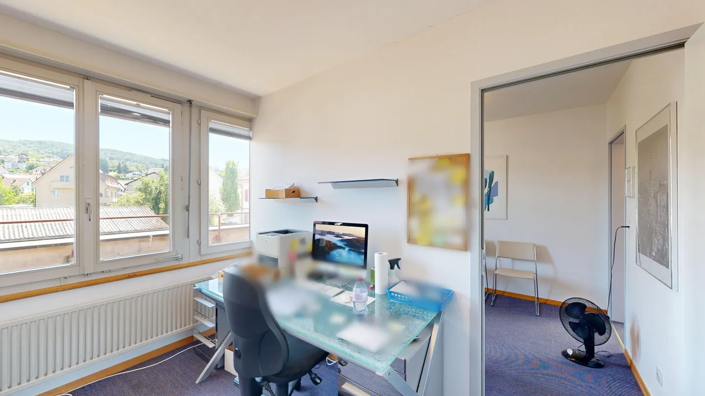 Bright commercial space with lake view - Photo 7 of 9