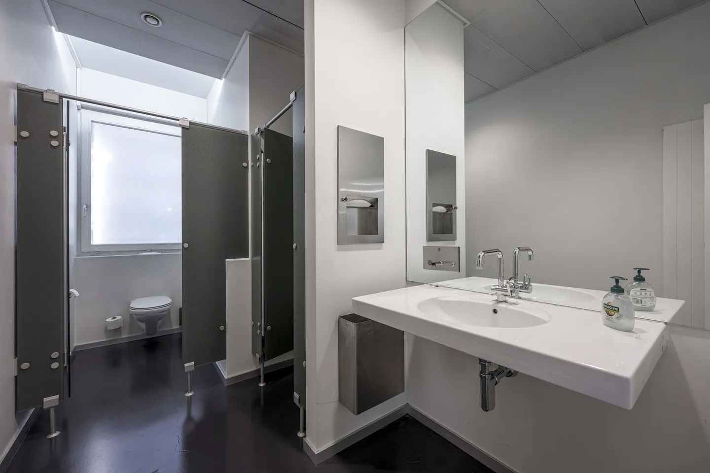 Representative office and exhibition space with unbeatable advantages - Photo 9 of 11