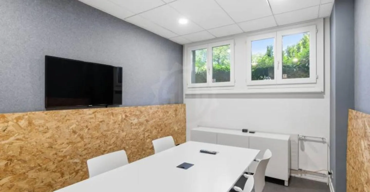 Bureau - Photo 6 of 13