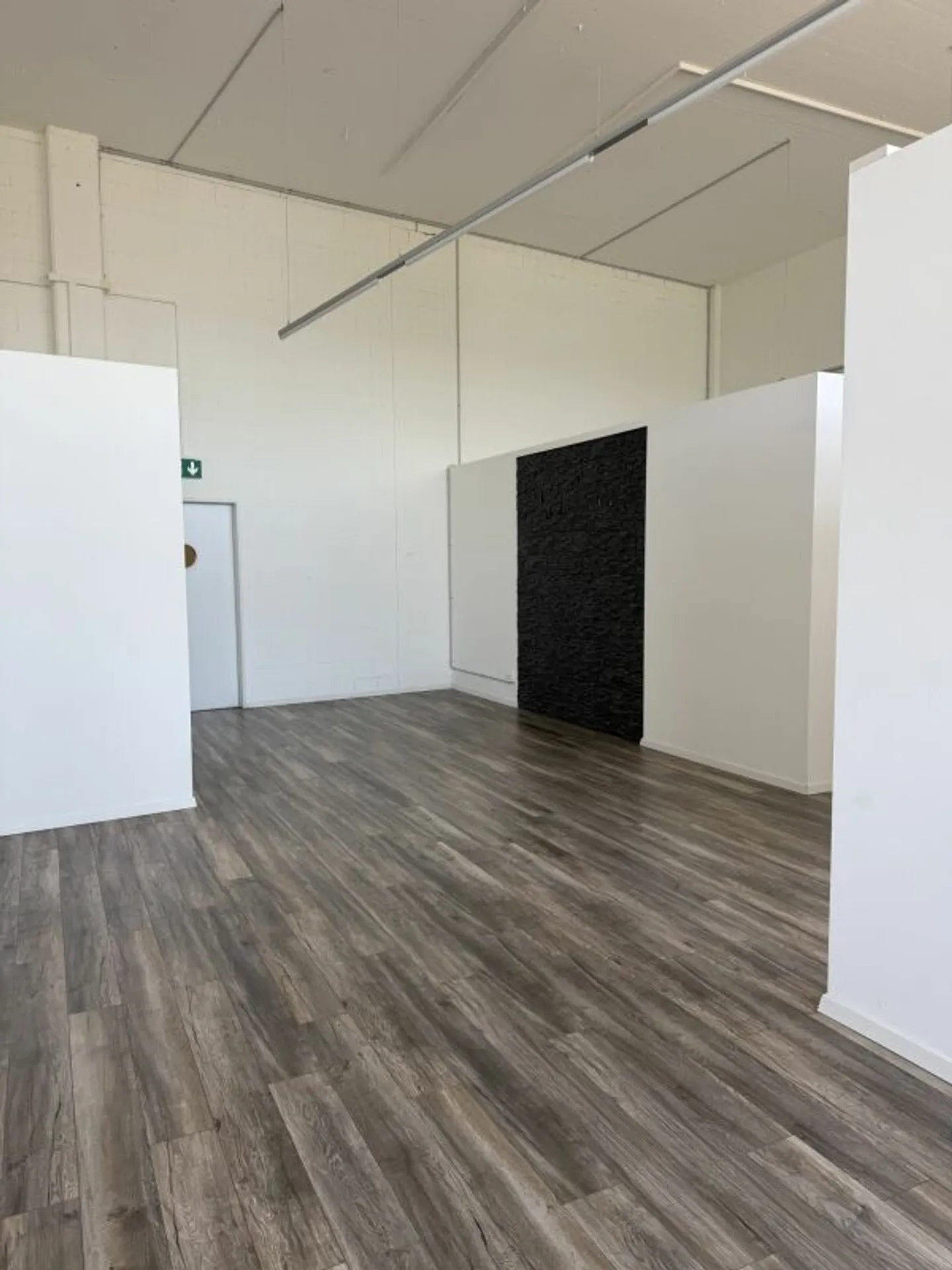 Espace commercial moderne avec vue sur le lac dans les Seehallen Horgen - Photo 2 sur 9