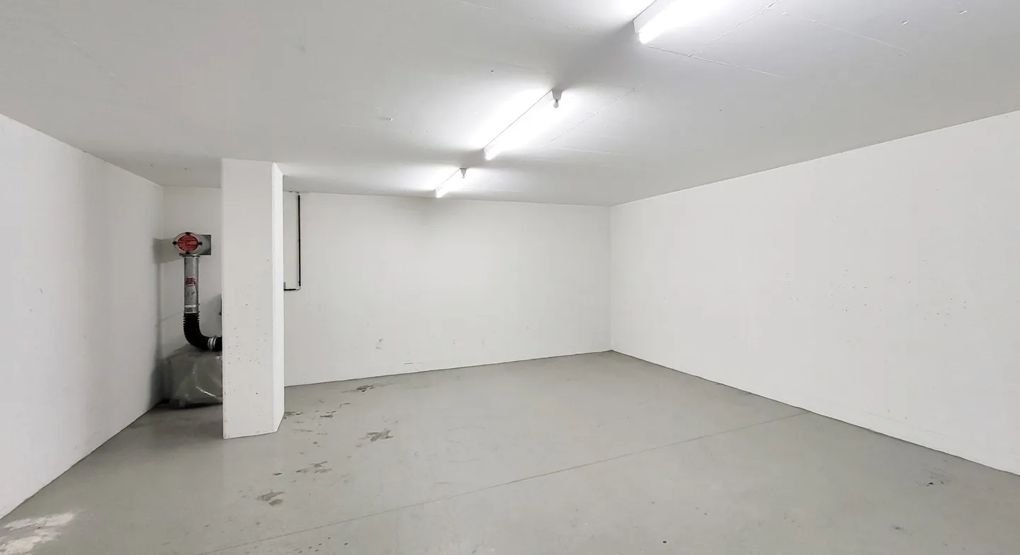 110m² storage space with delivery in Glattbrugg! - Photo 1 of 9