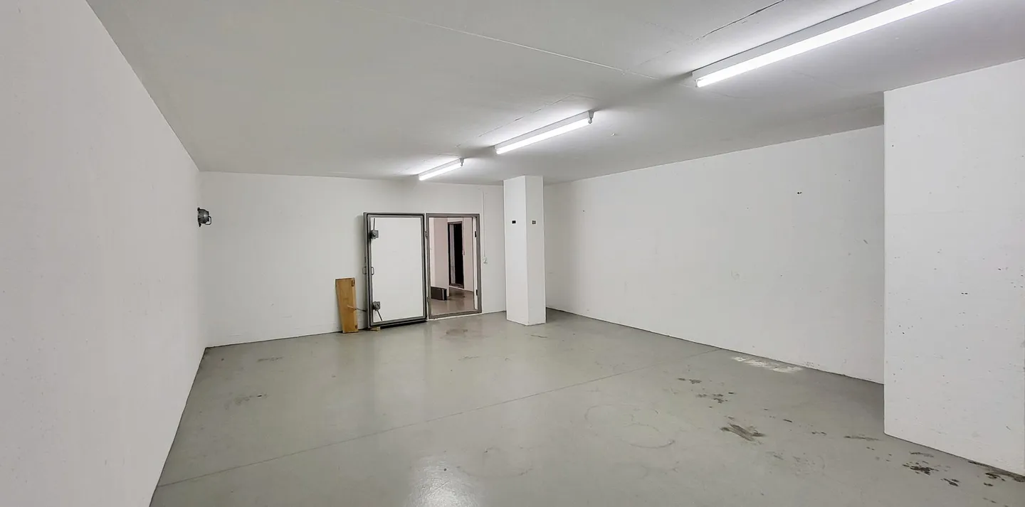 110m² storage space with delivery in Glattbrugg! - Photo 3 of 9