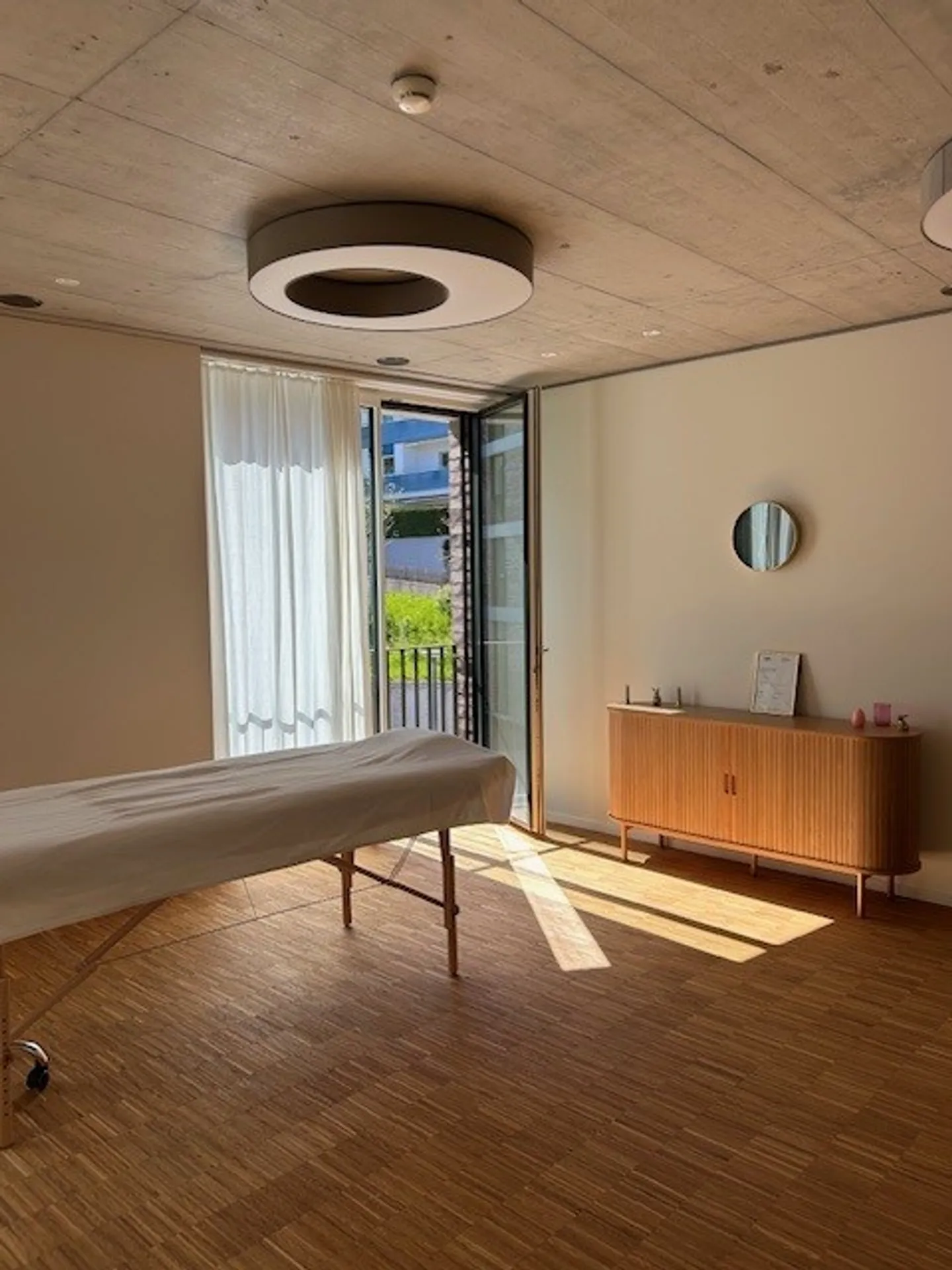 YOUR PRACTICE LOCATION IN THE HEART OF LUCERNE WITH HEART AND HAND - Photo 2 of 7