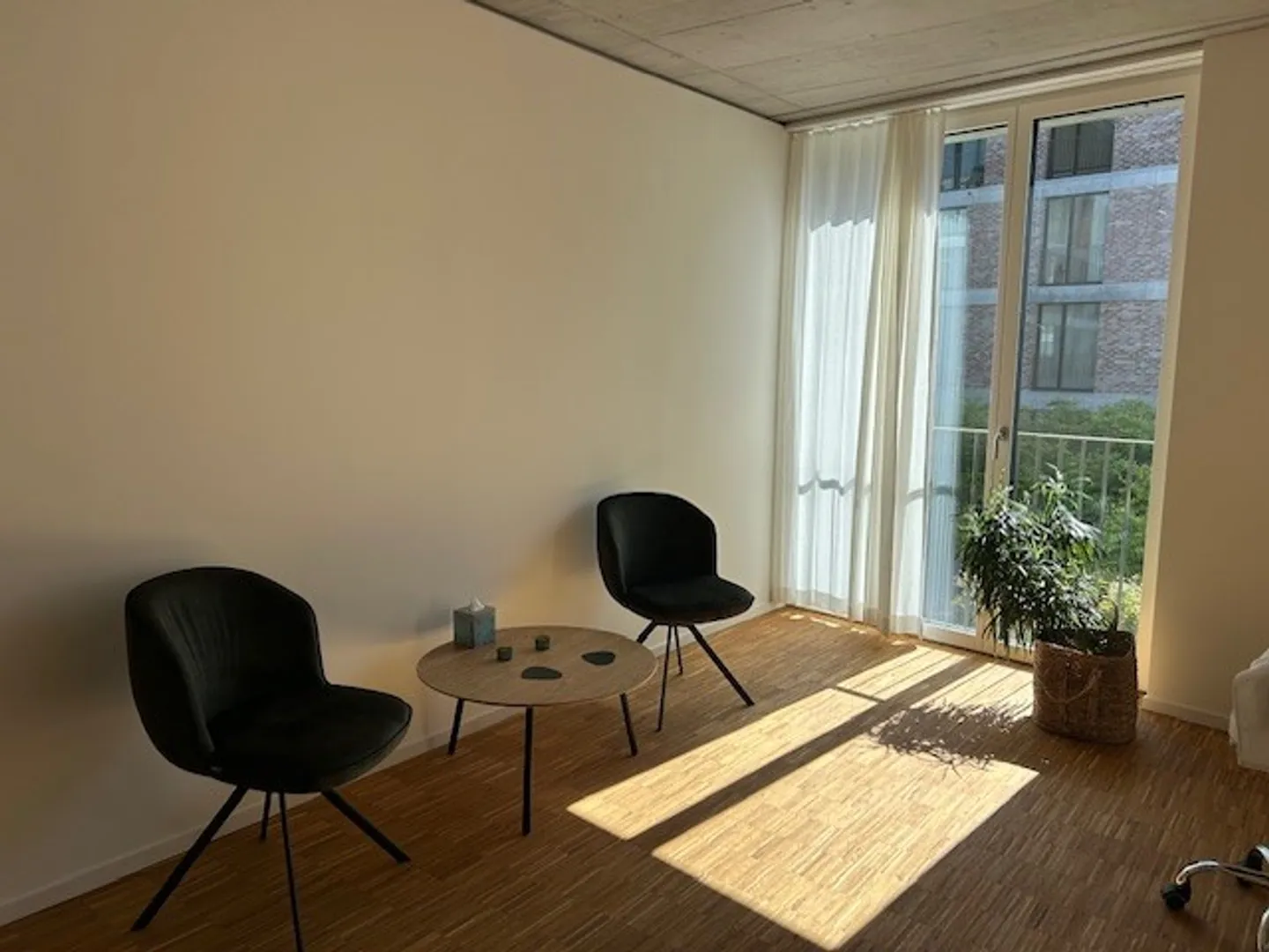 YOUR PRACTICE LOCATION IN THE HEART OF LUCERNE WITH HEART AND HAND - Photo 3 of 7