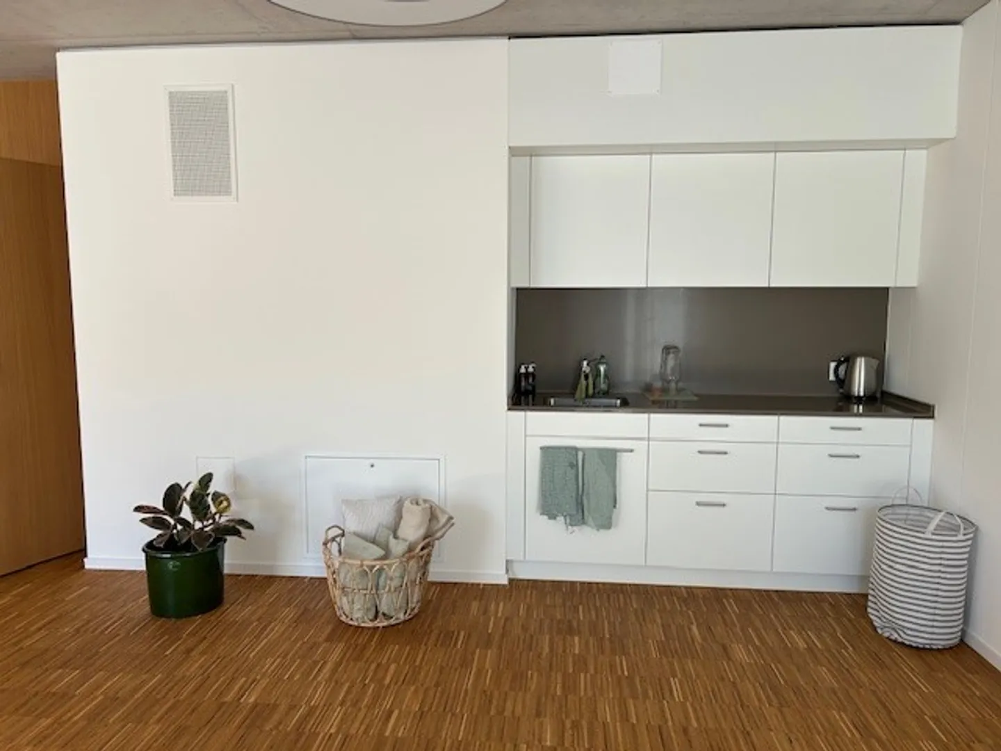 YOUR PRACTICE LOCATION IN THE HEART OF LUCERNE WITH HEART AND HAND - Photo 4 of 7