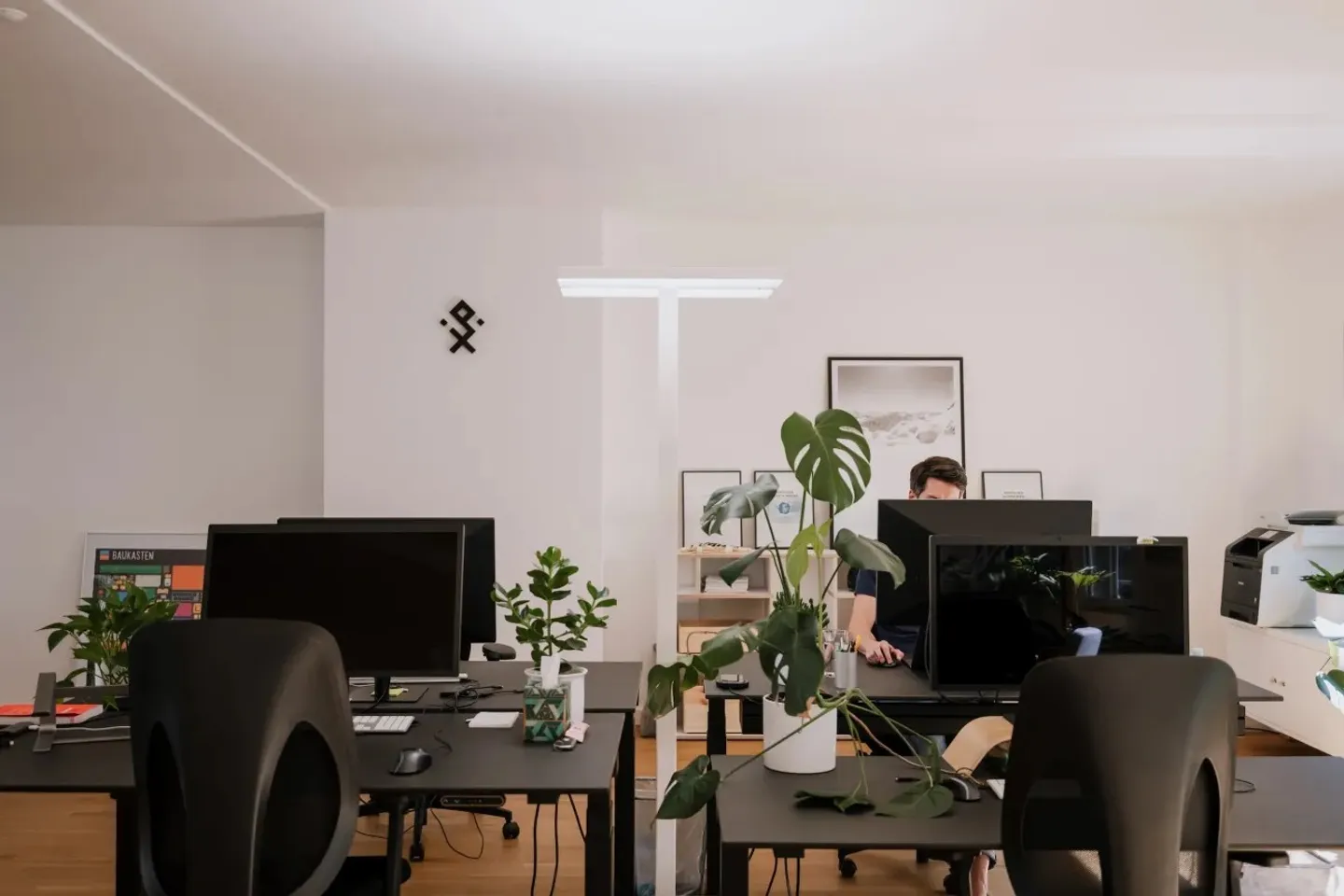 Stylischer Arbeitsplatz in Bern - Foto 2 von 5