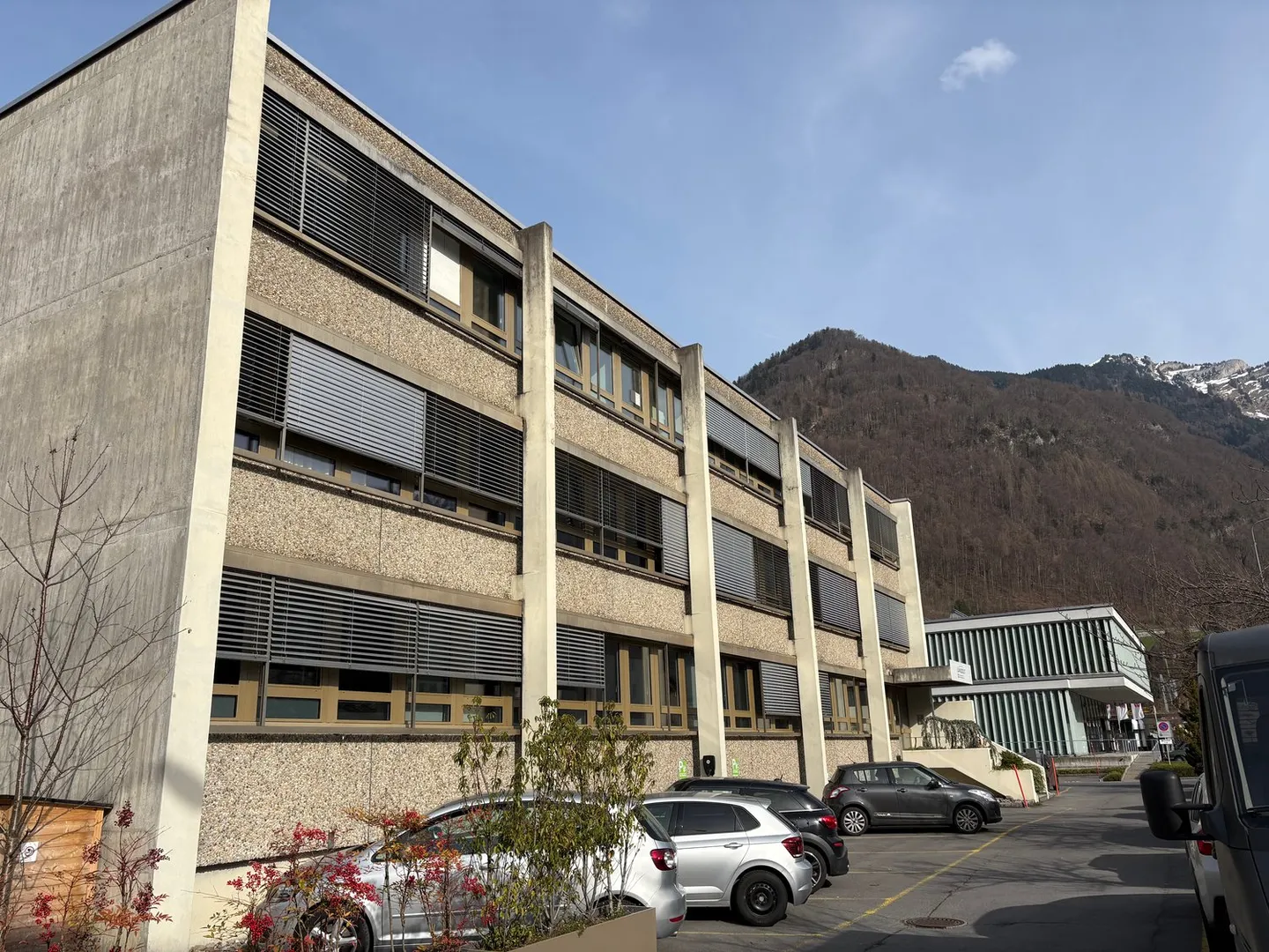 Geräumige Bürofläche in Glarus - Foto 1 von 13