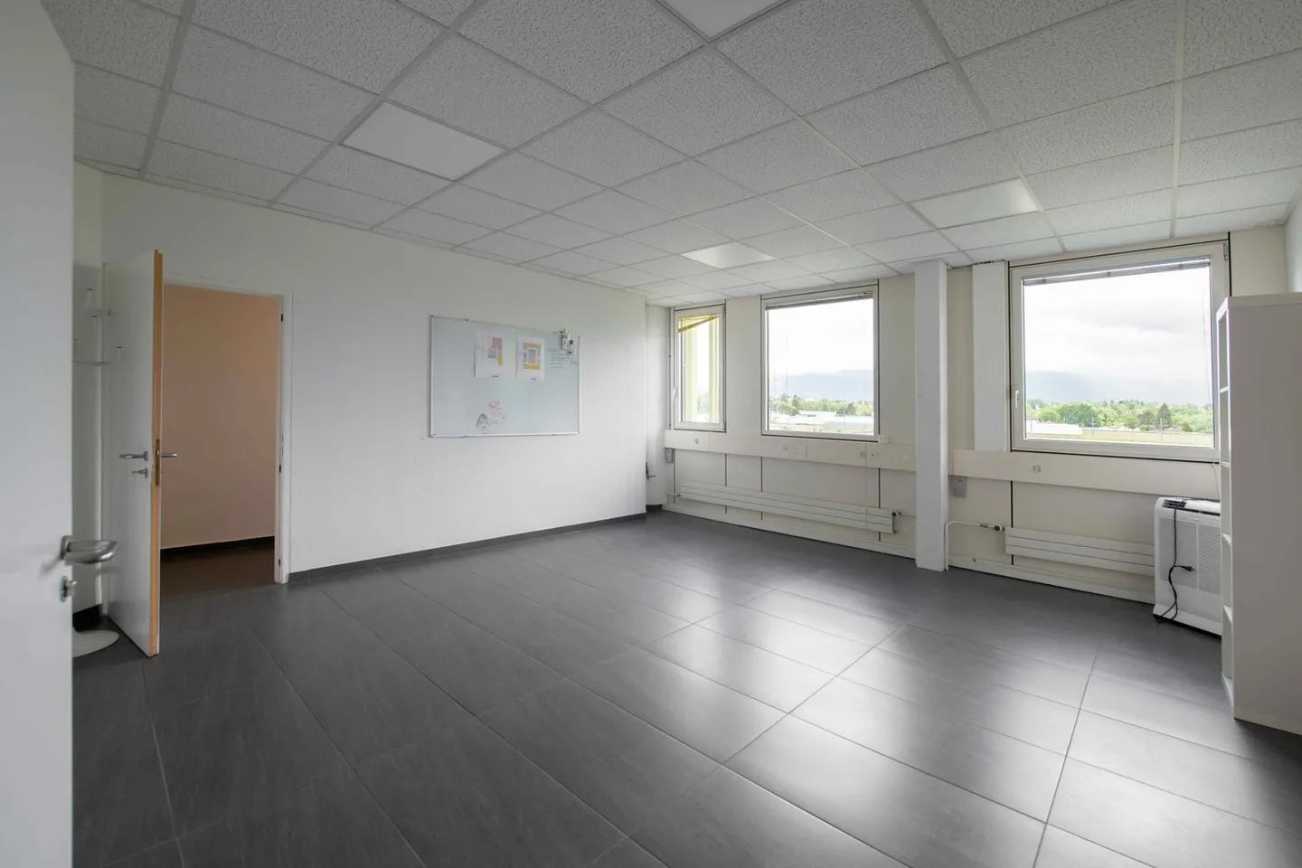 Surface à Plan-les-Ouates  –  CTN 12  –  2ᵉ étage : env. 379 m² - Photo 1 of 3
