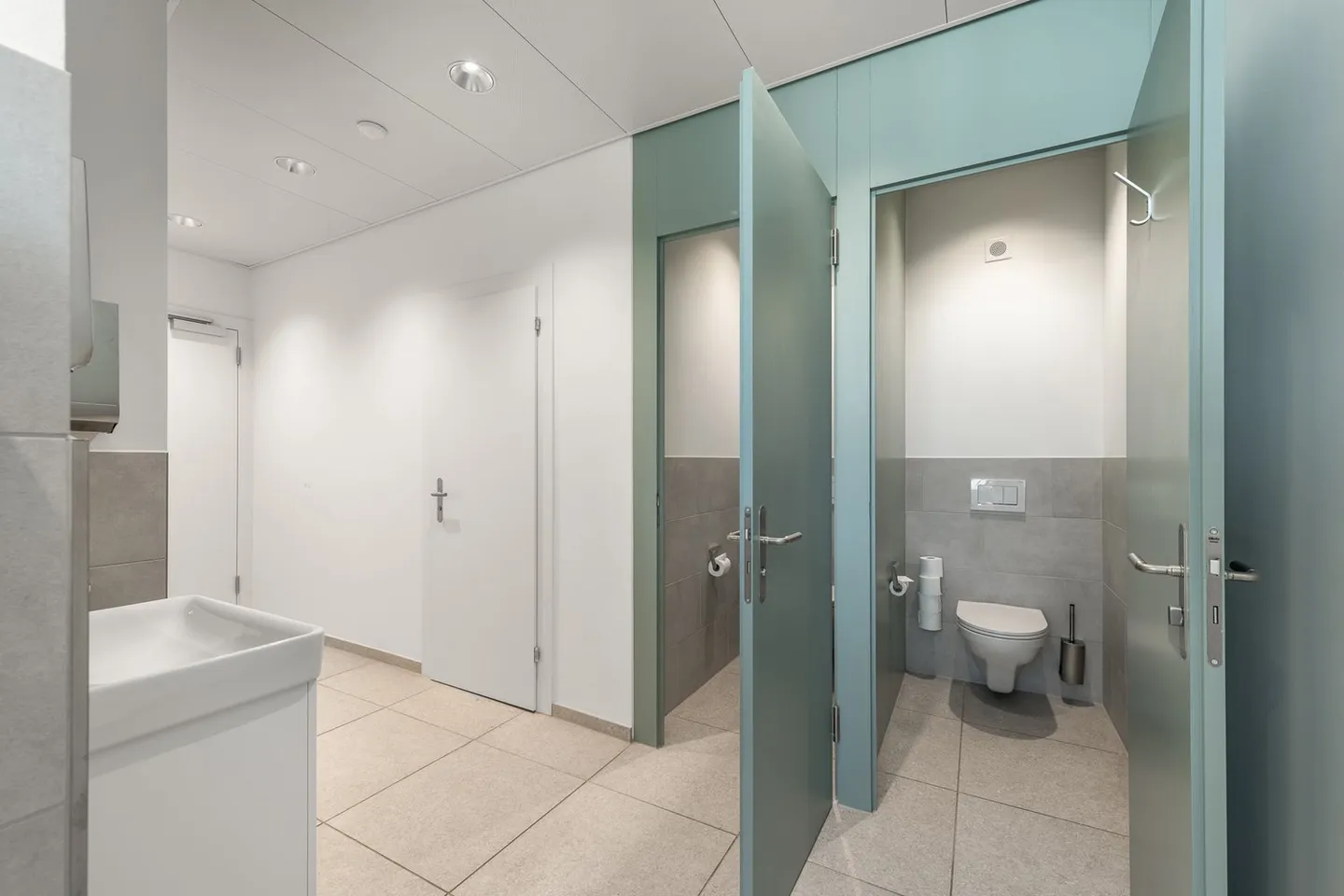 Modern and high-quality developed space in prime location! - Photo 8 of 9