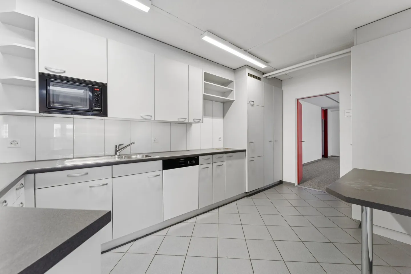 Vielseitige Gewerbe- und Büroflächen an gut sichtbarer Lage - Foto 8 di 13