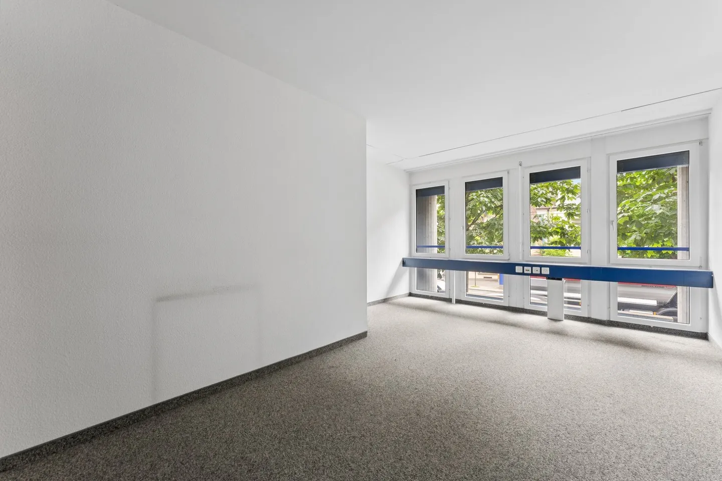 Vielseitige Gewerbe- und Büroflächen an gut sichtbarer Lage - Foto 11 di 13