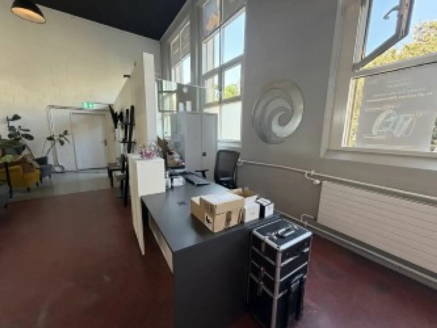 Your new location in Horgen - versatile commercial space on the ground floor - Photo 3 of 9