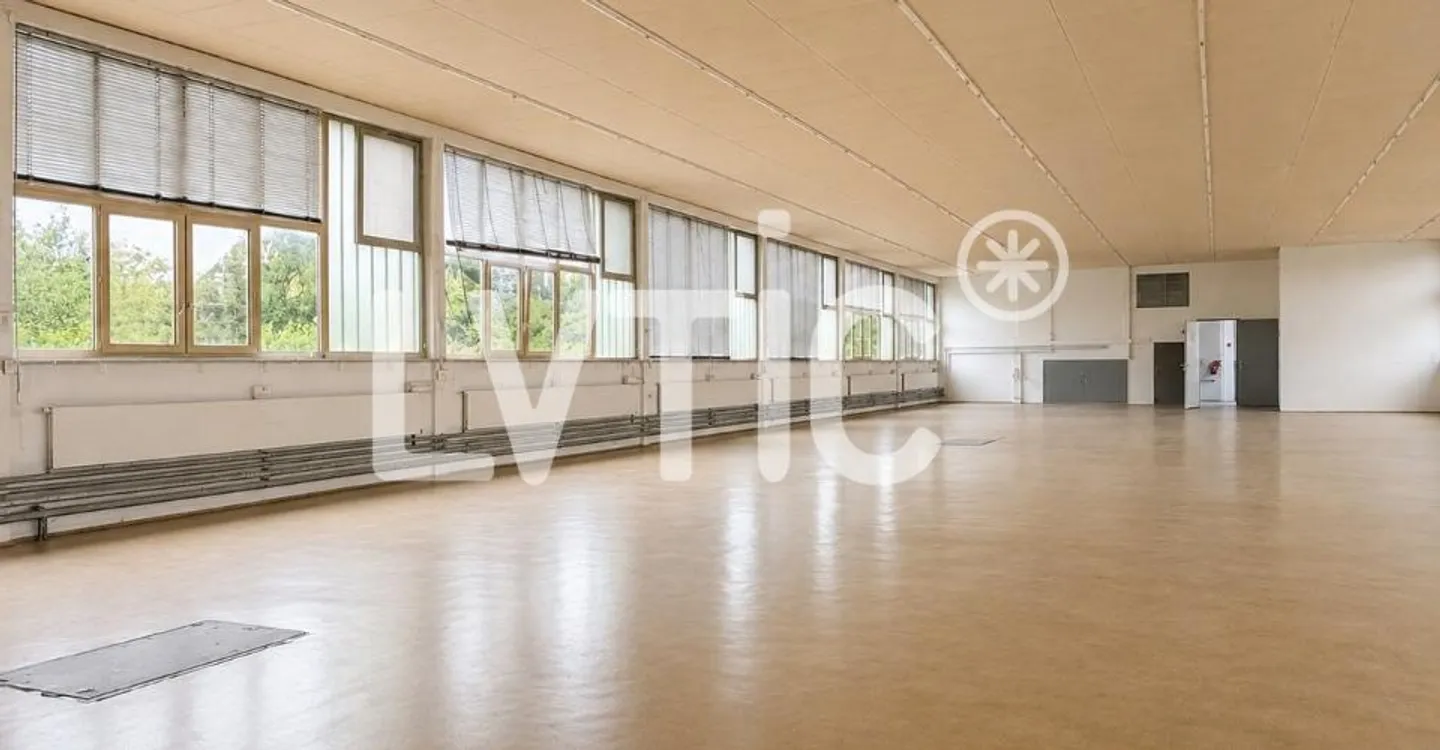 Warehouse - Photo 2 of 8