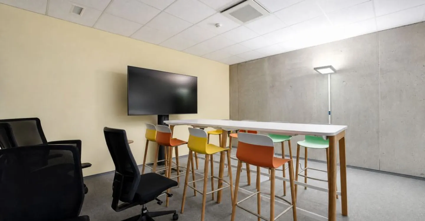 Bureau - Photo 6 of 13