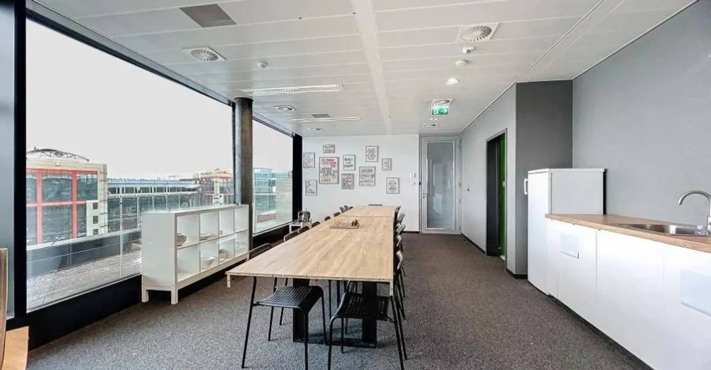 Espace de Bureau Attique Spacieux - Photo 5 sur 11