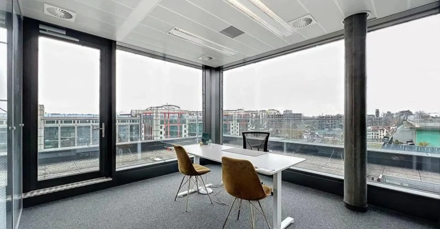 Espace de Bureau Attique Spacieux - Photo 4 sur 11