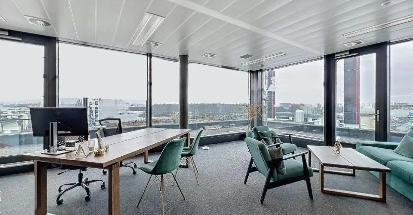 Espace de Bureau Attique Spacieux - Photo 1 sur 11