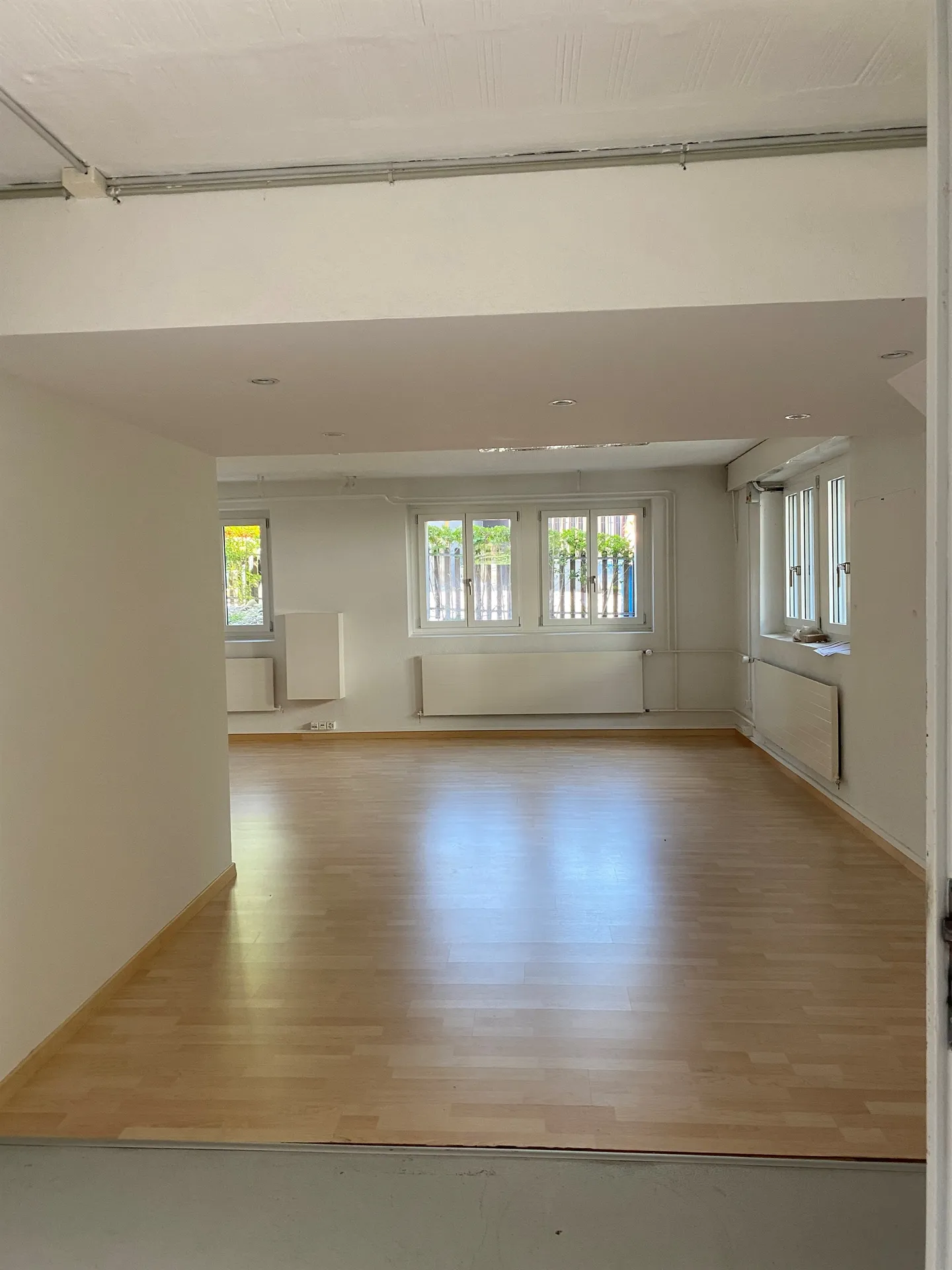 Central, busy location for quiet business - Photo 3 of 10