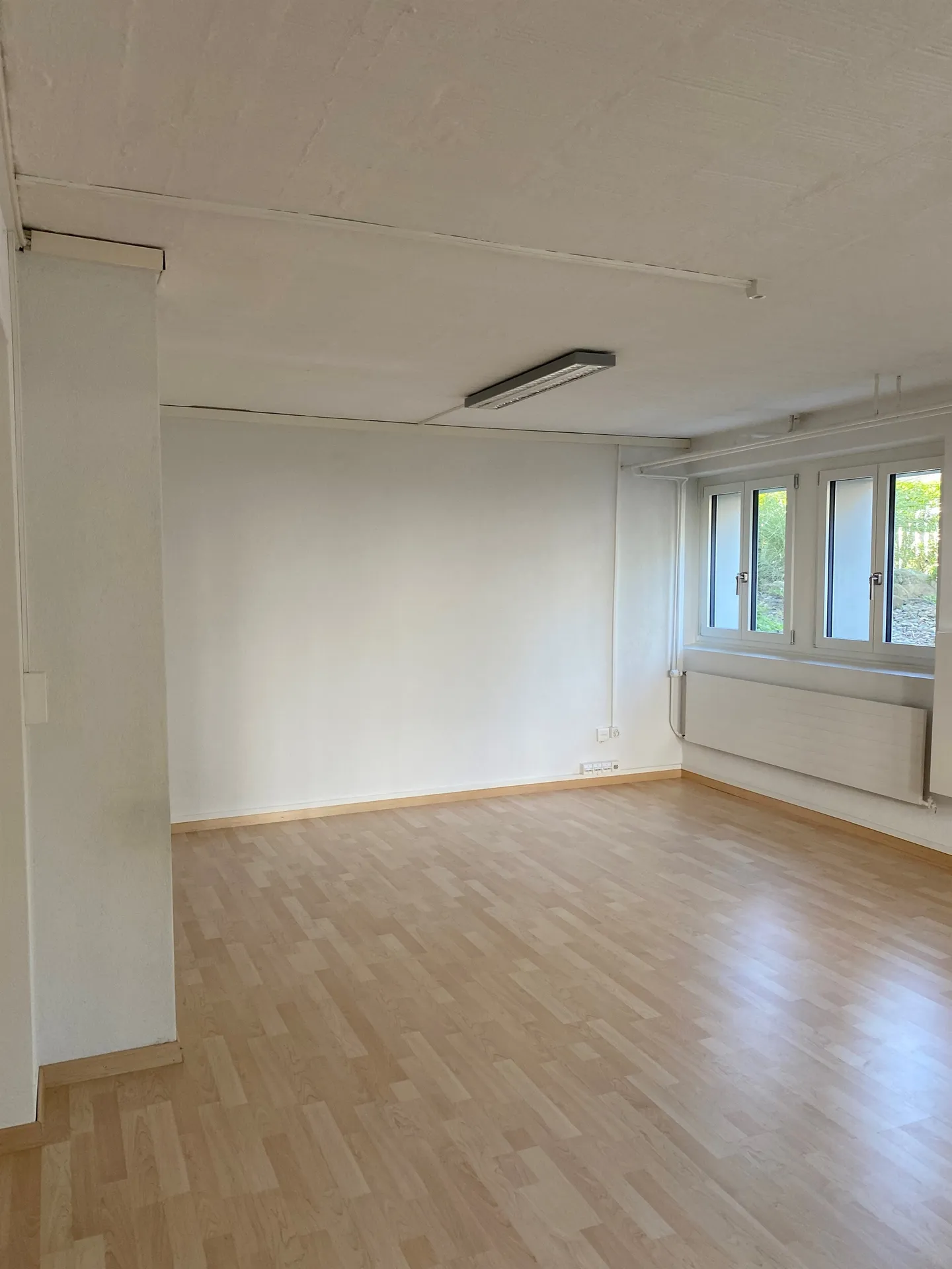Central, busy location for quiet business - Photo 4 of 10