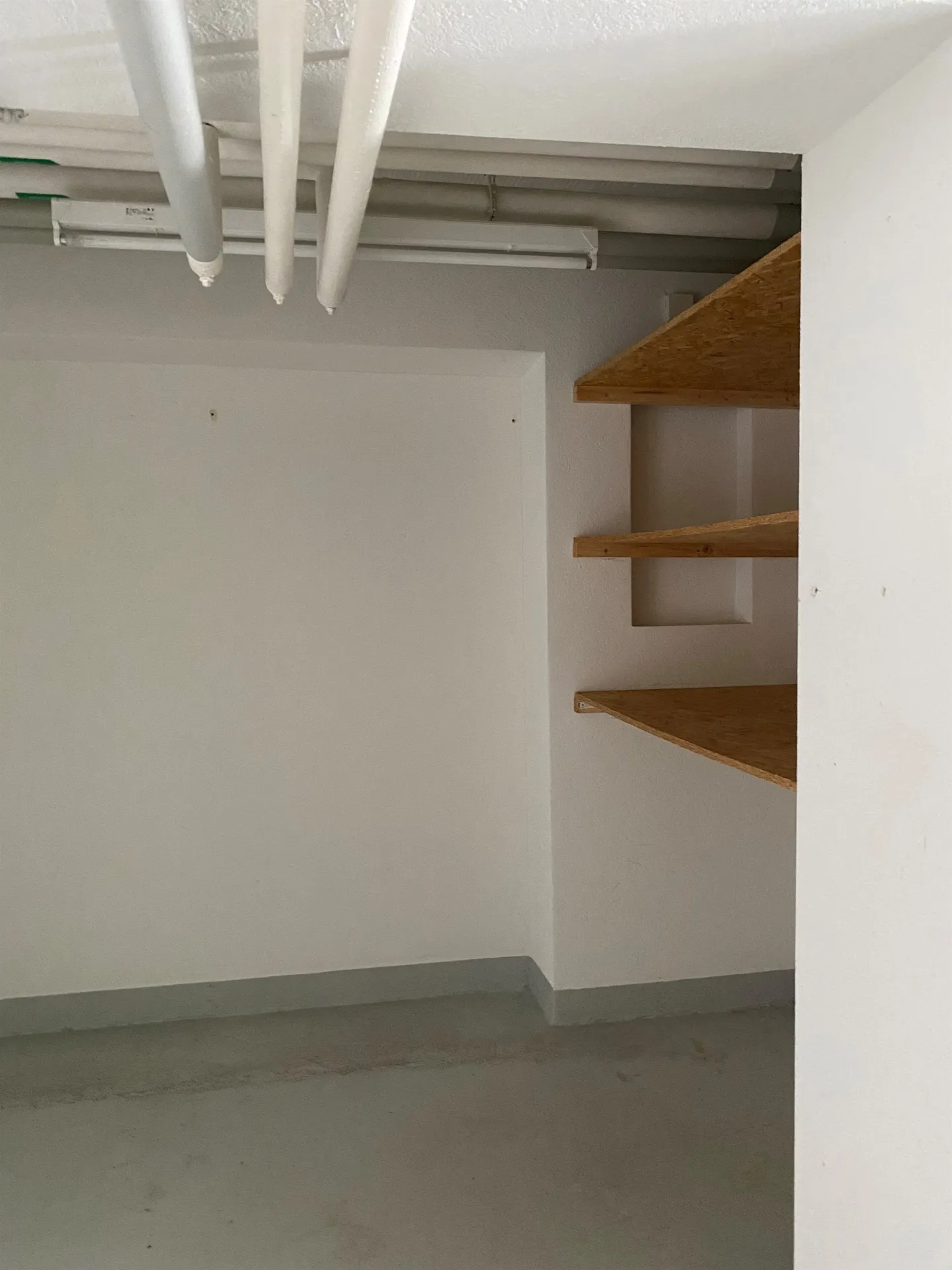 Central, busy location for quiet business - Photo 8 of 10