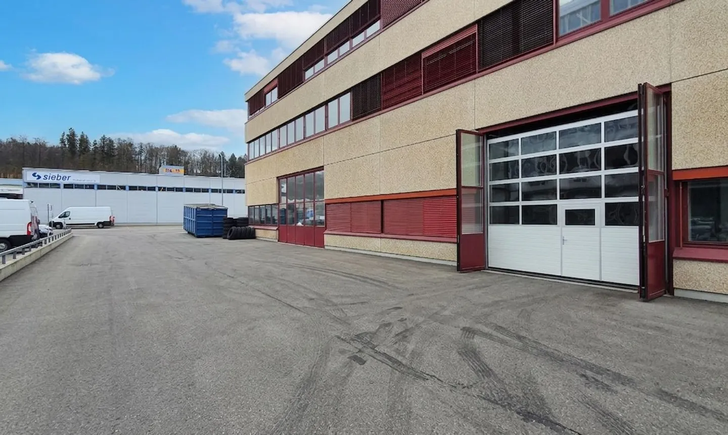 Rare, attractive ground floor space in Kloten! - Photo 3 of 4