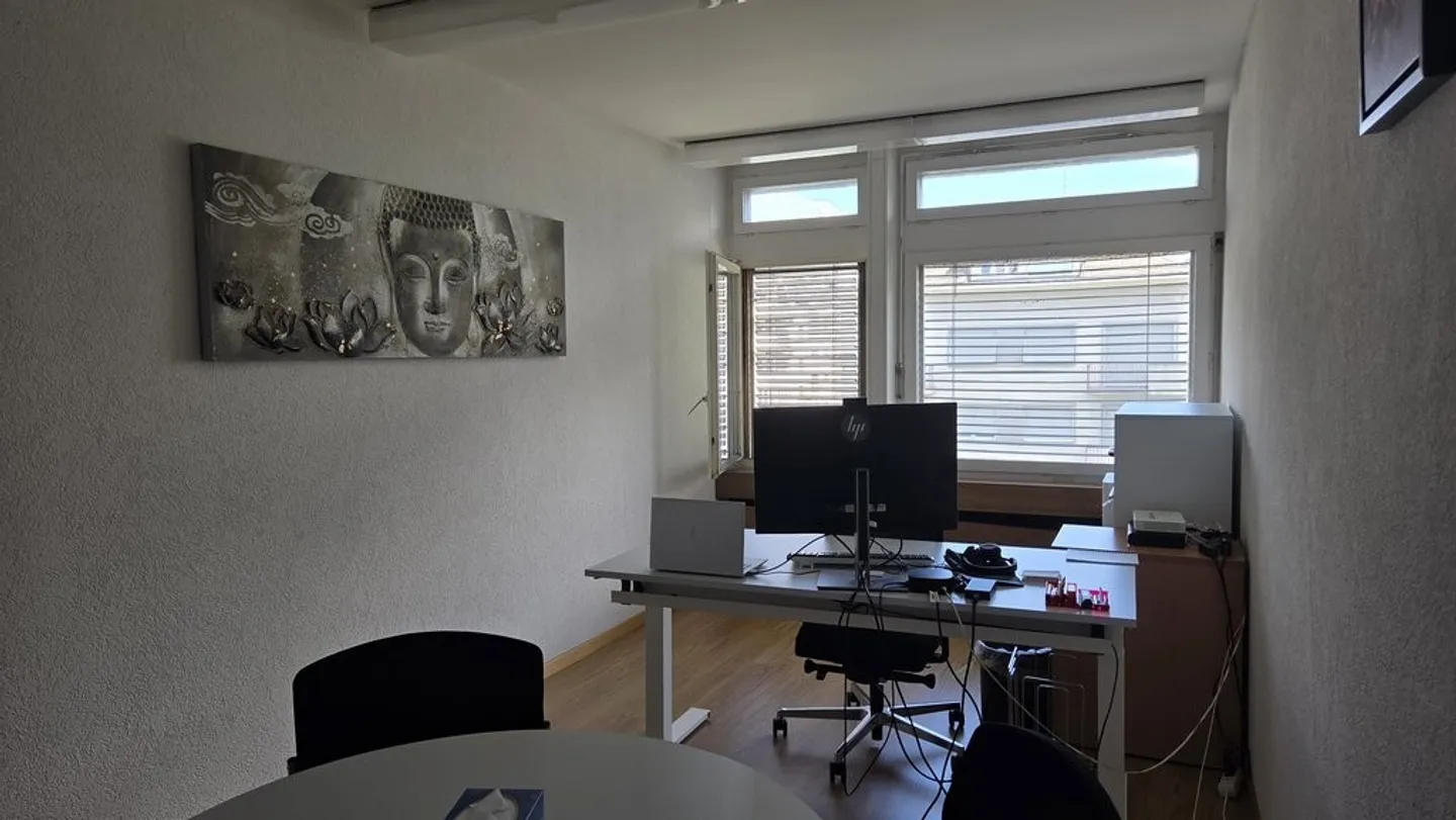 Office in the city center near the train station - Photo 3 of 8