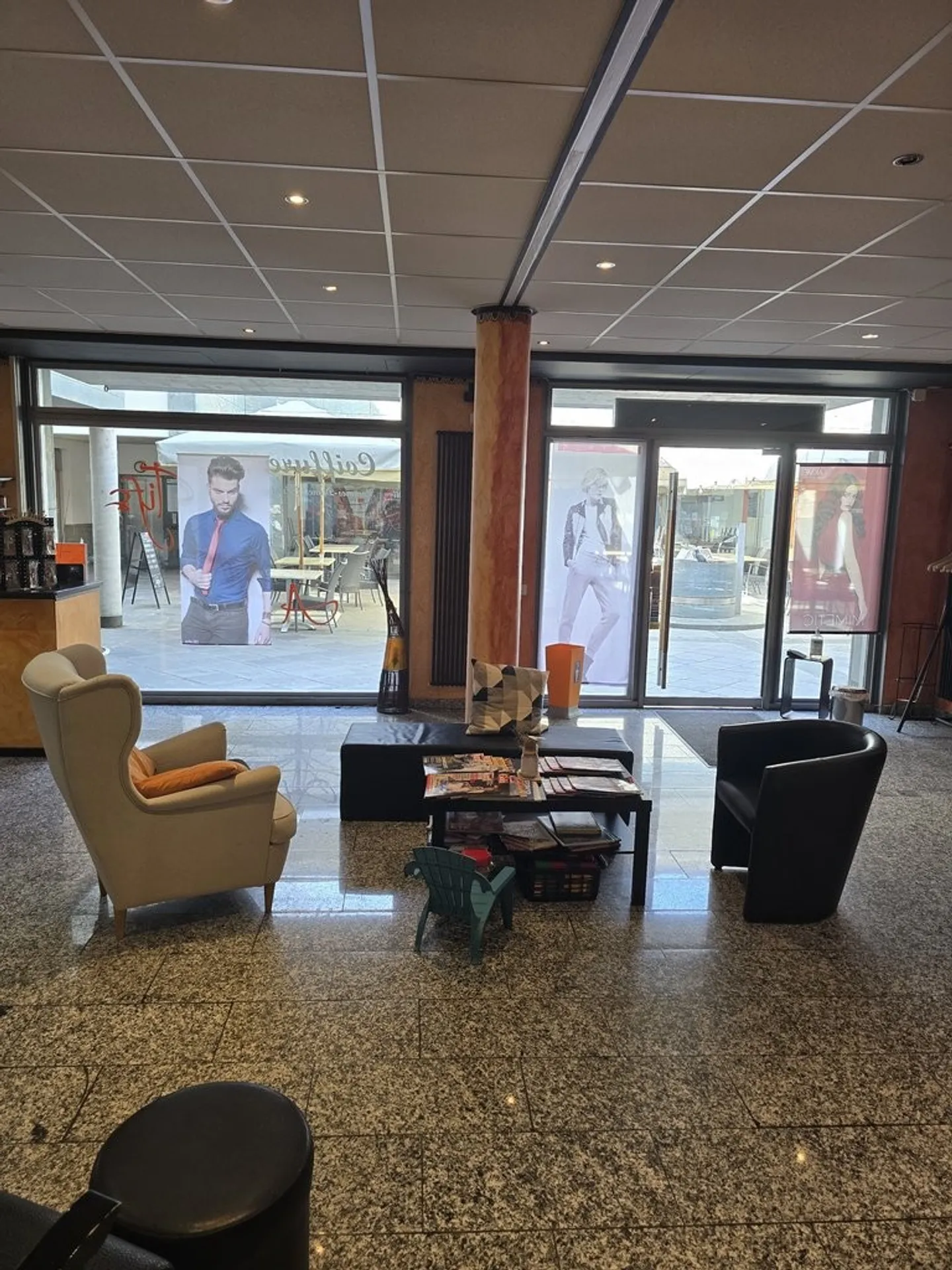 Arcade in downtown Sierre for rent starting 01.01.2027 - Photo 4 of 5