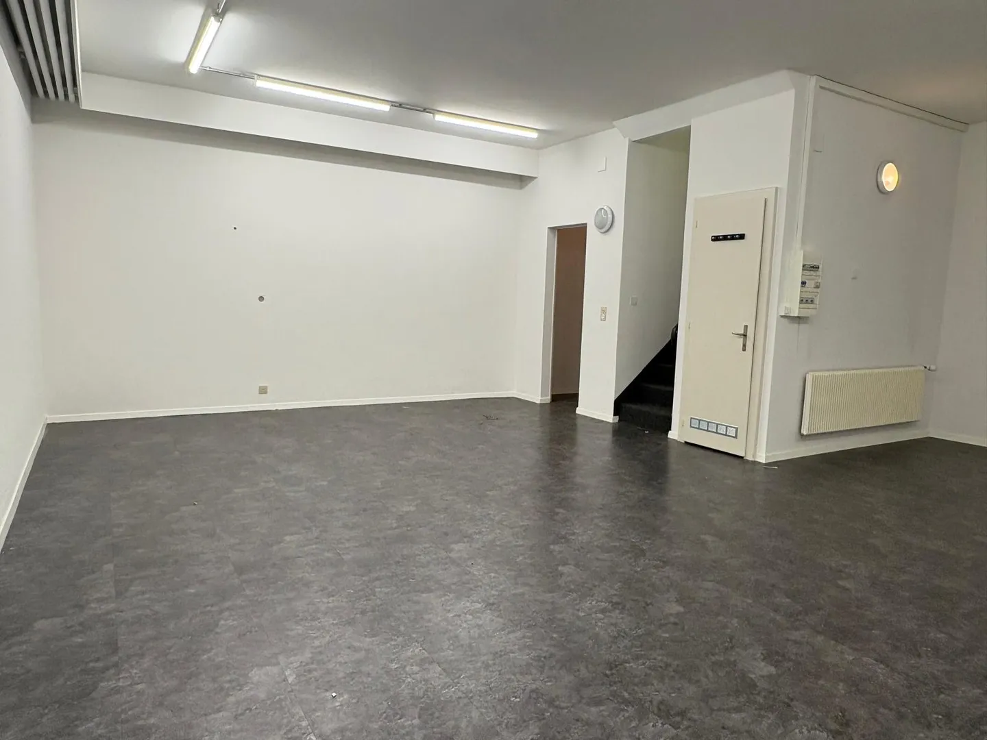 Multifunctional commercial space directly at the train station! - Photo 5 of 7