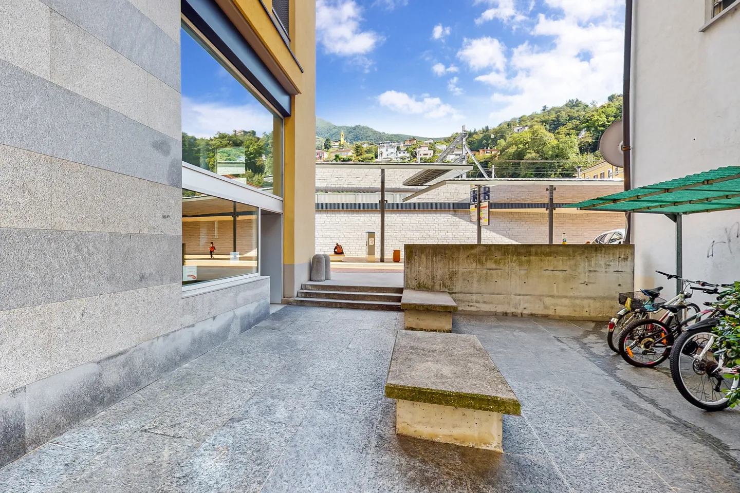 YOUR COMMERCIAL SPACE IN THE HEART OF BELLINZONA - Photo 3 of 10