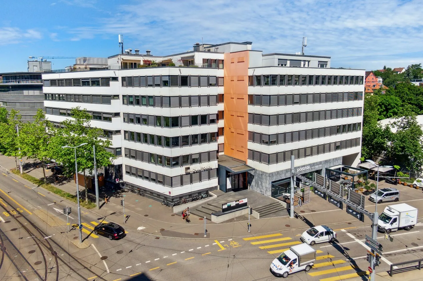 Flexible office space in Zurich Oerlikon - top connected - Photo 1 of 13
