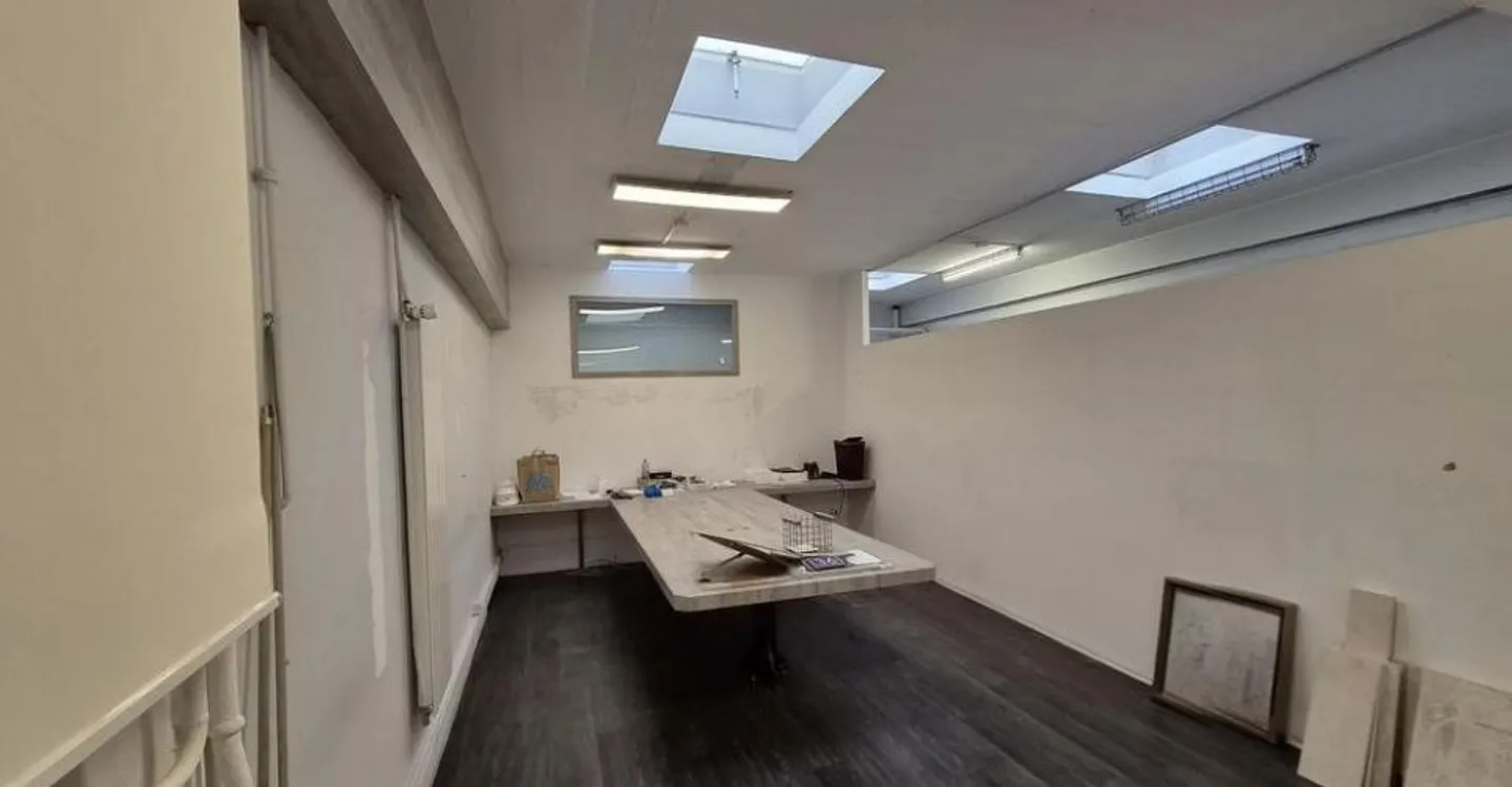 Commercial space 1 room - Photo 4 of 7
