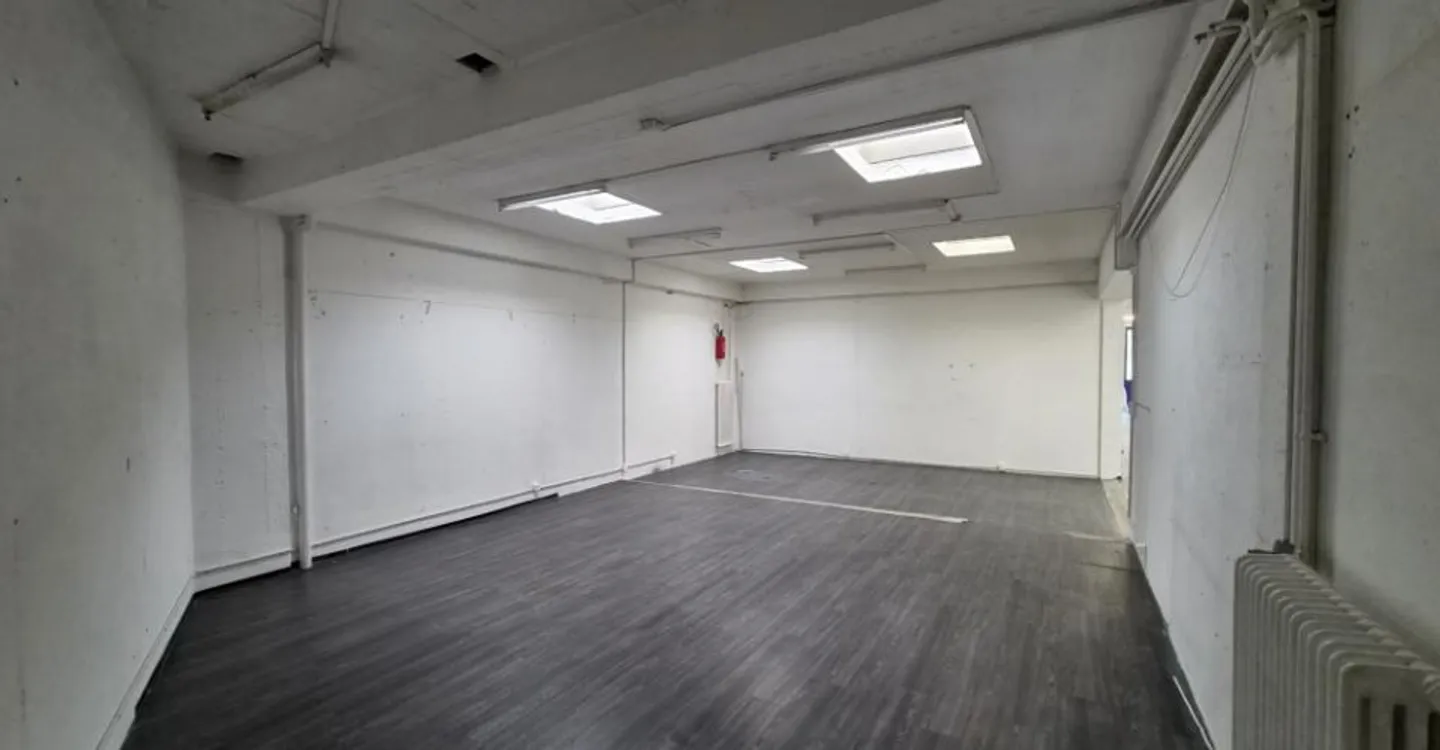 Commercial space 1 room - Photo 6 of 7