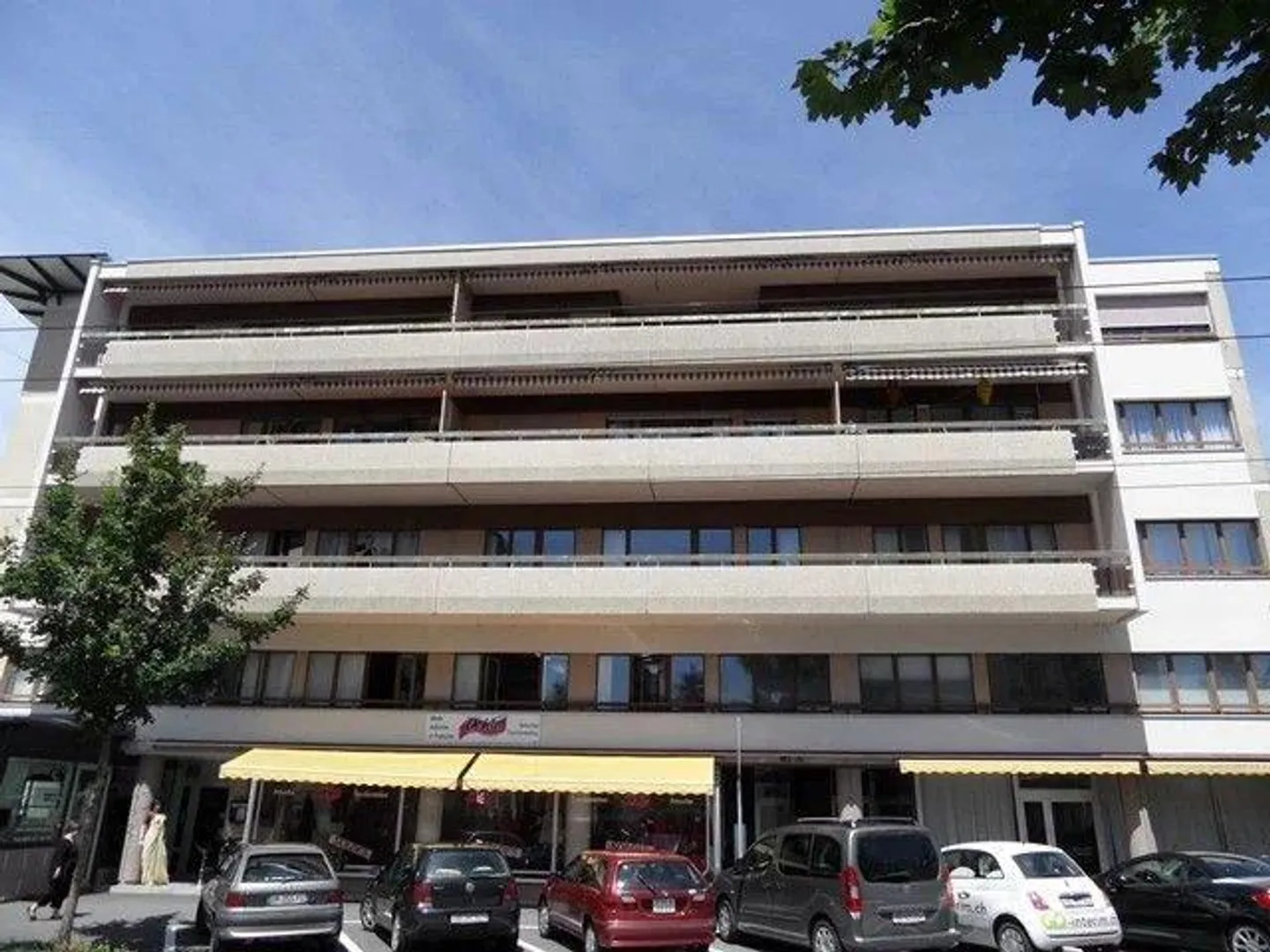 Commerce - Photo 2 of 13