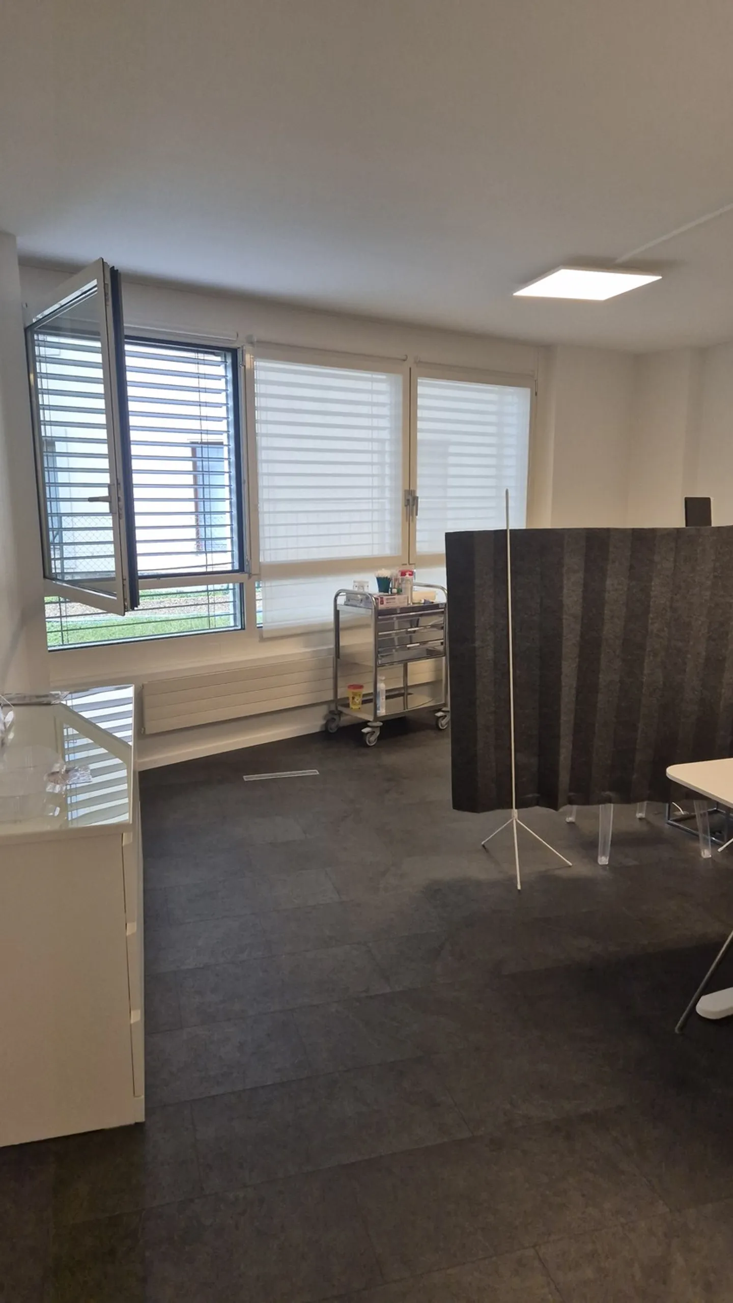 In affitto - Ufficio di 360m2 nel cuore di Montreux! - Foto 2 di 6