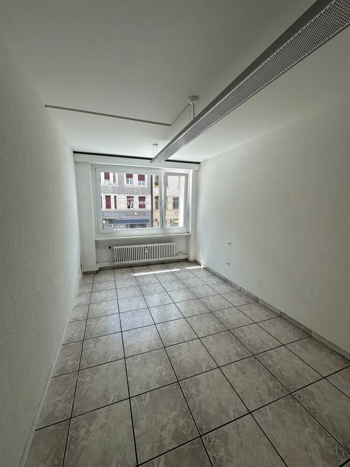Espace commercial au cœur de Kleinbasel avec options de stationnement - Photo 4 sur 8