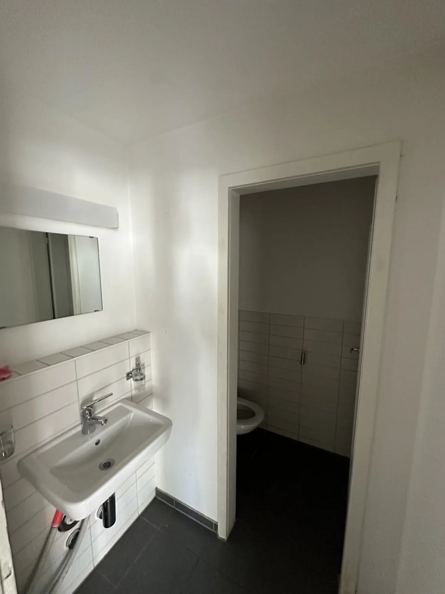 Espace commercial au cœur de Kleinbasel avec options de stationnement - Photo 8 sur 8
