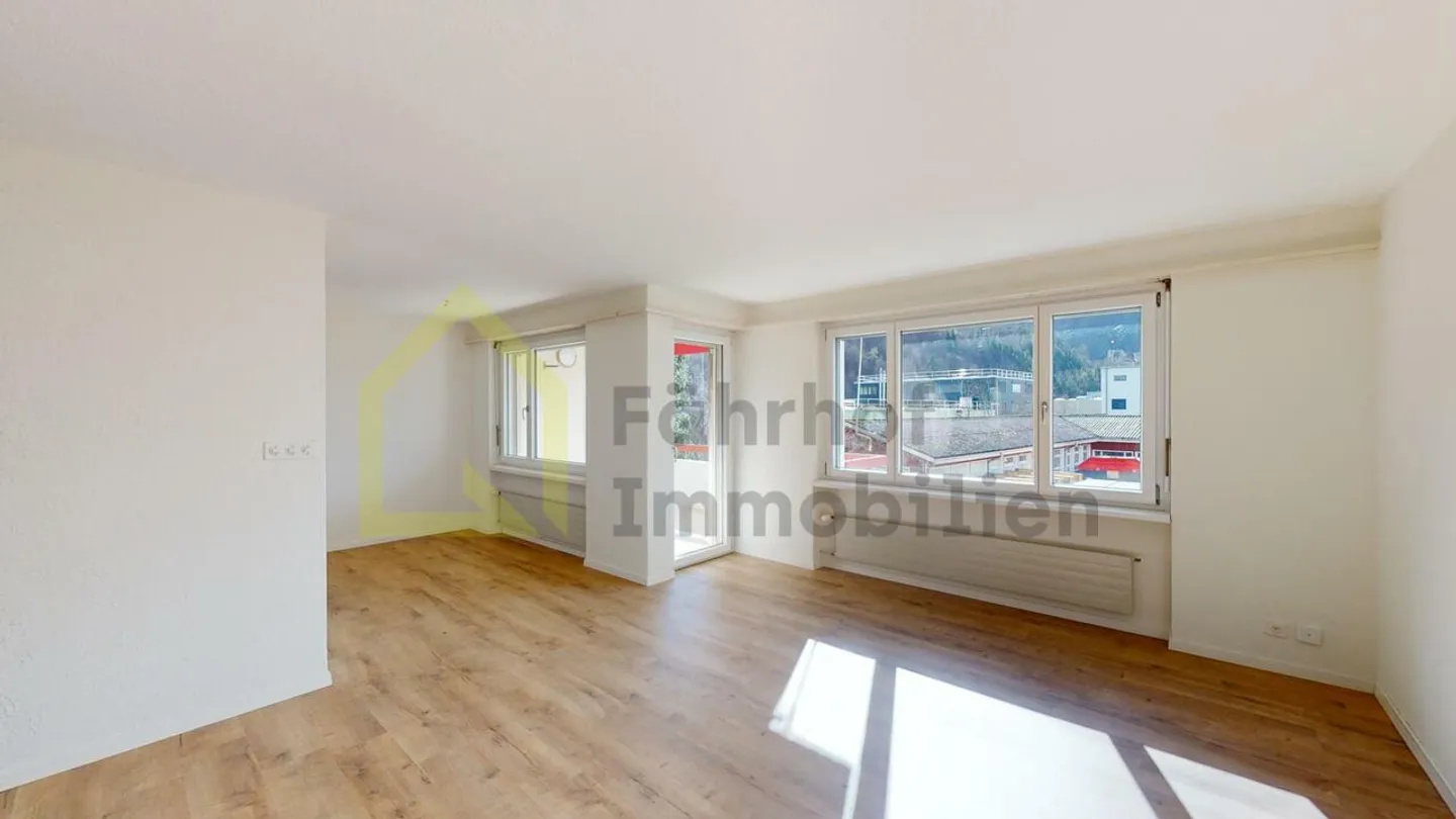 Modern 4.5-Room Apartment - Photo 1 of 13