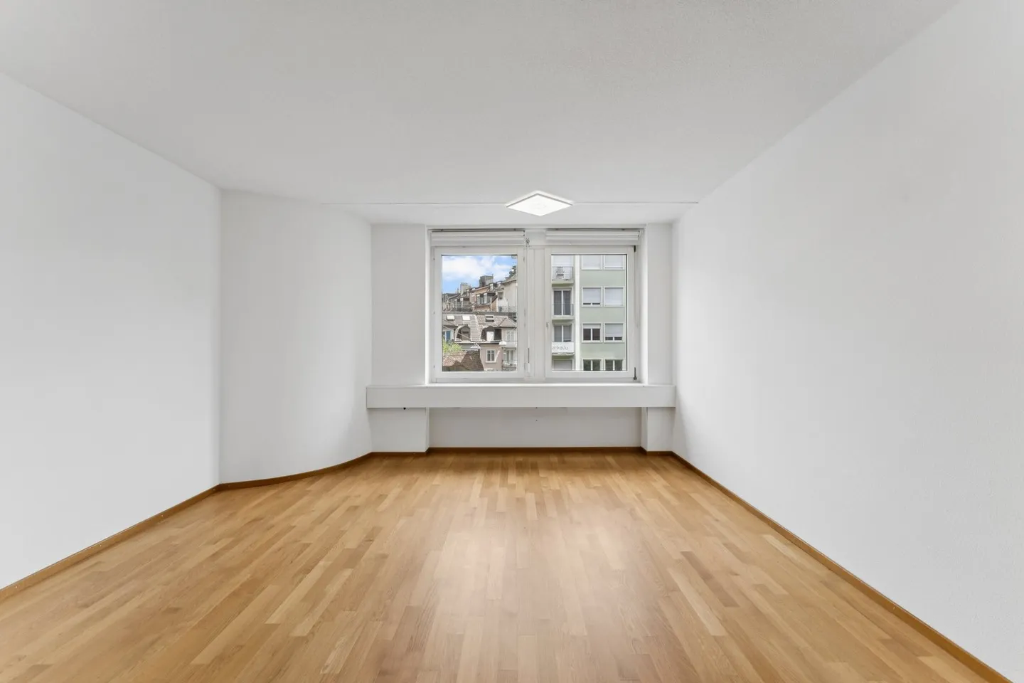 Small office with shared infrastructure - Photo 1 of 3
