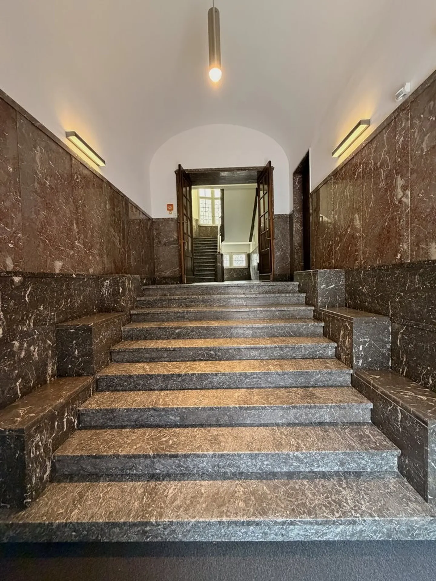 Representative commercial space in a prime location in District 2 - Photo 7 of 8